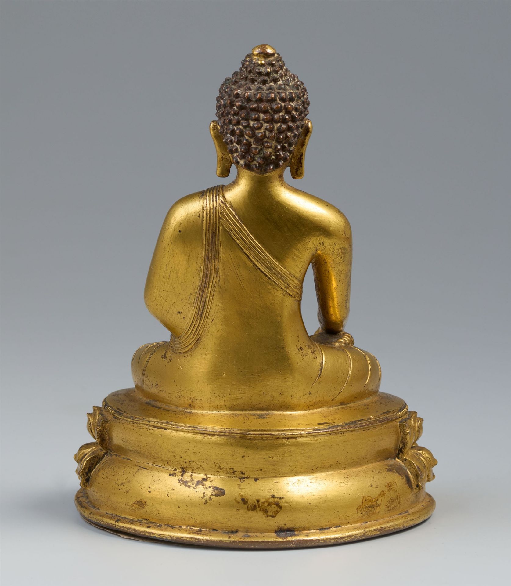 A gilt bronze figure of buddha Bhaisajyaguru (Healing Buddha). 15th/16th century - Image 2 of 6