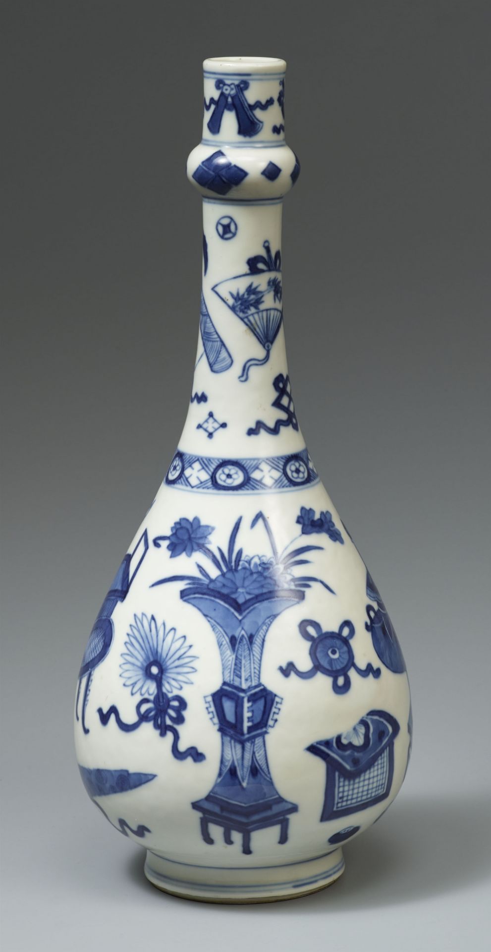 Blau-weiße Flaschenvase. Kangxi-Periode (1662–1722) - Bild 2 aus 2