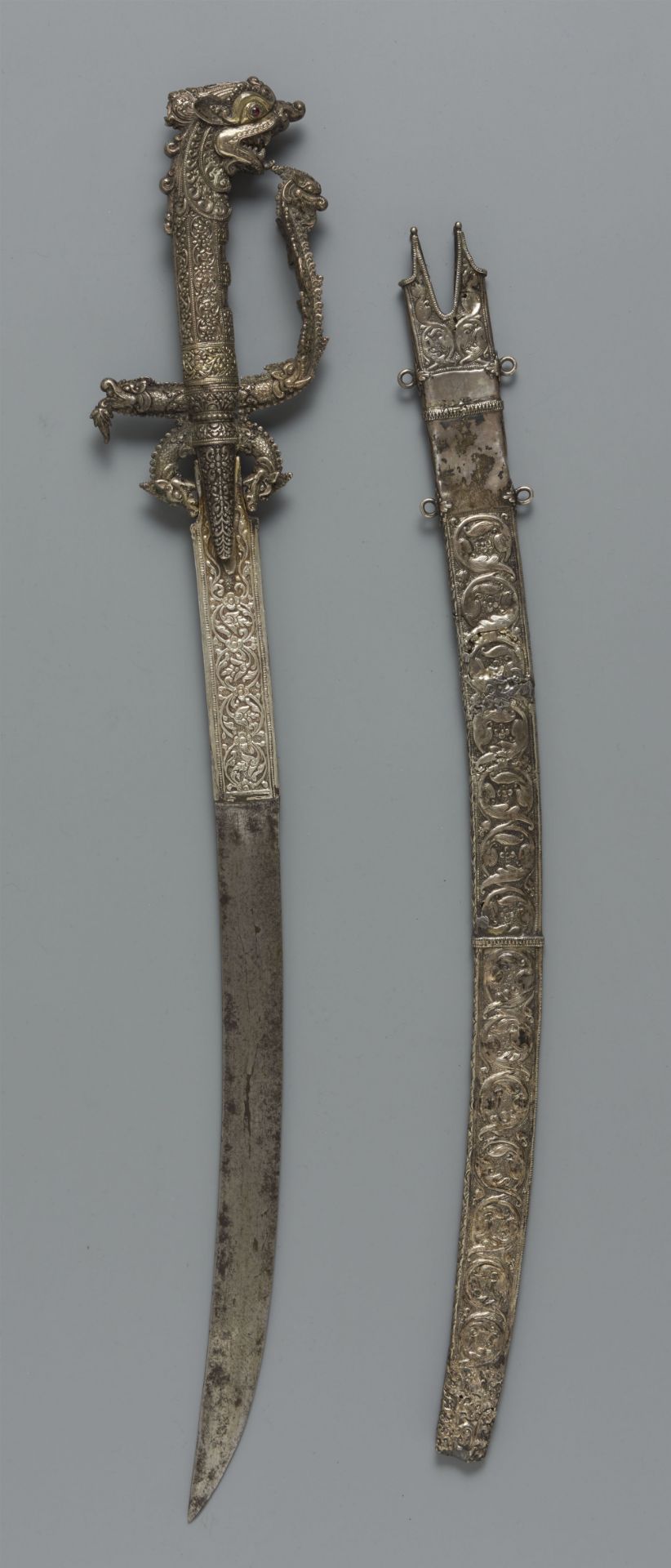 A Kandyan silver sword and scabbard (kasthane). Sri Lanka. Kandy period, 19th century - Image 2 of 2