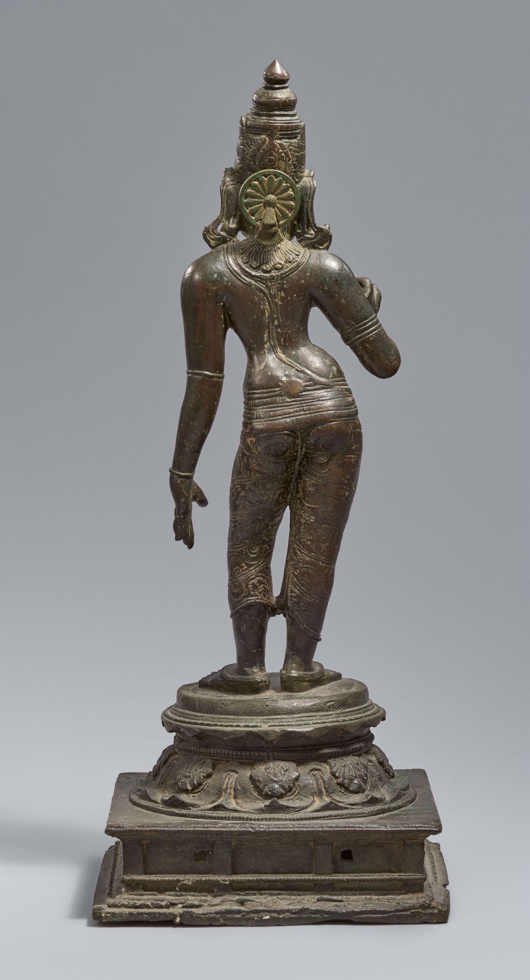 A fine bronze figure of Bhudevi or Parvati. Southern India, Tamil Nadu. Vijayanagara period, ca. 16t - Image 5 of 8