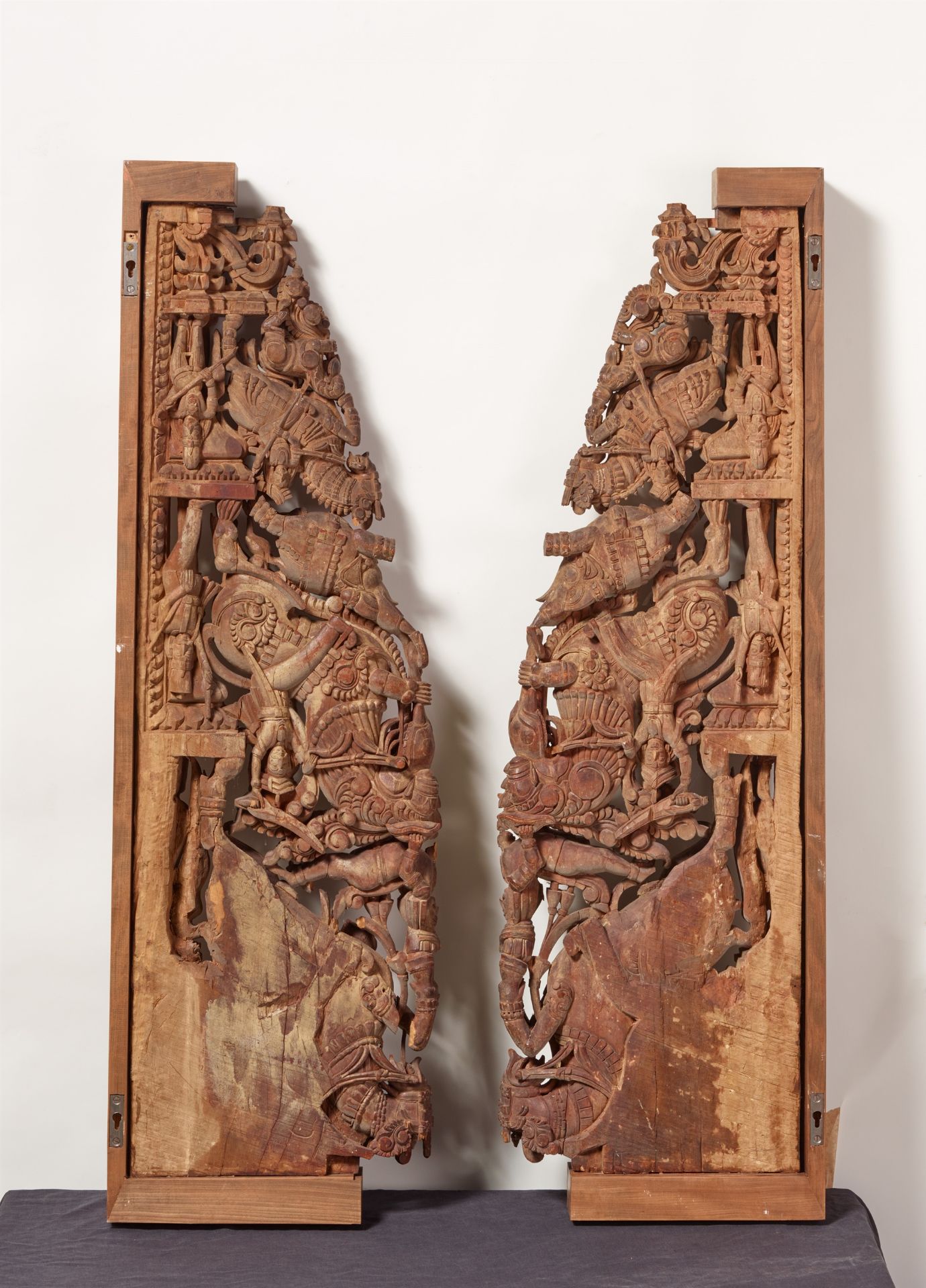 A pair of carved possibly teak wood architectural brackets. Southern India, Tamil Nadu 19th/early 20 - Image 2 of 3