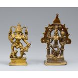 Zwei Mahishasuramardini-Figuren. Gelbmetall. Zentral-Indien, Maharashtra. 19. Jh.