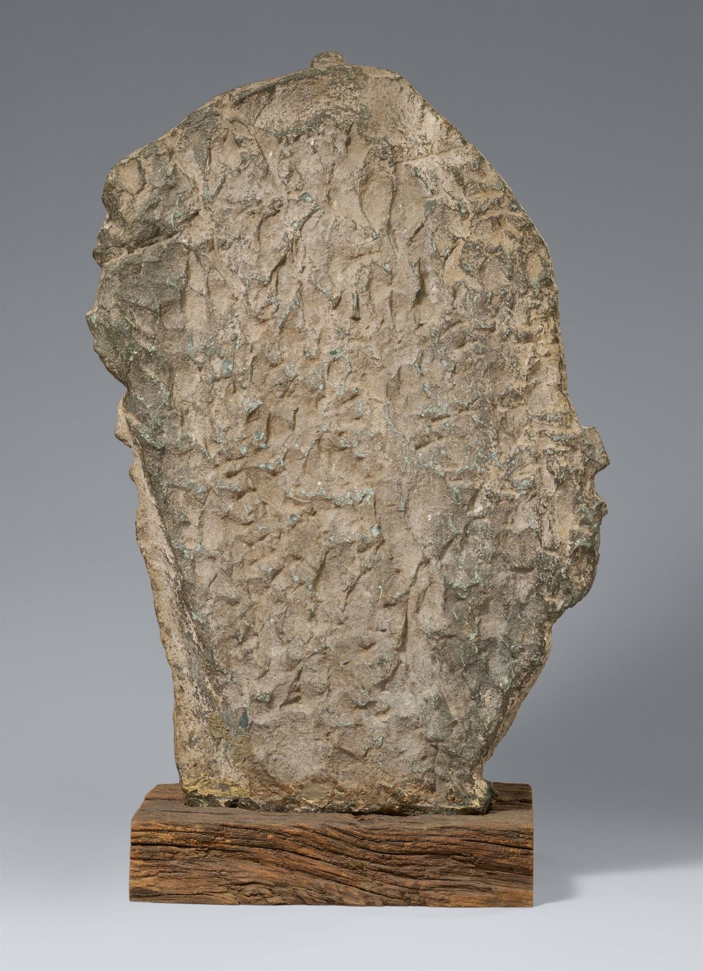 Große Stele des Parshvanatha. Stein. Indien, wohl Madhya Pradesh. 9./10. Jh. - Bild 2 aus 6