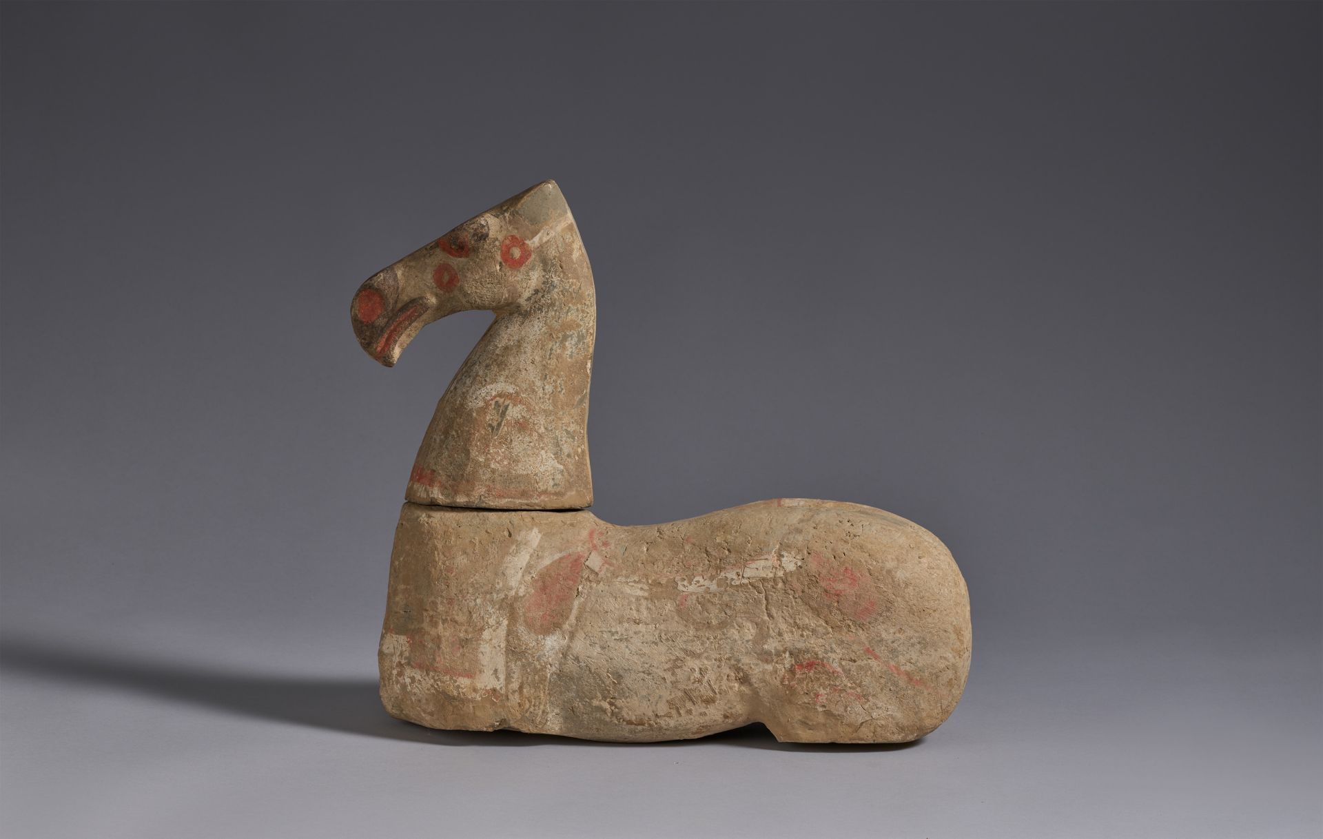Torso eines Pferdes. Im Stil der Han-Zeit (206 v. Chr.–220 n. Chr.) - Bild 2 aus 2
