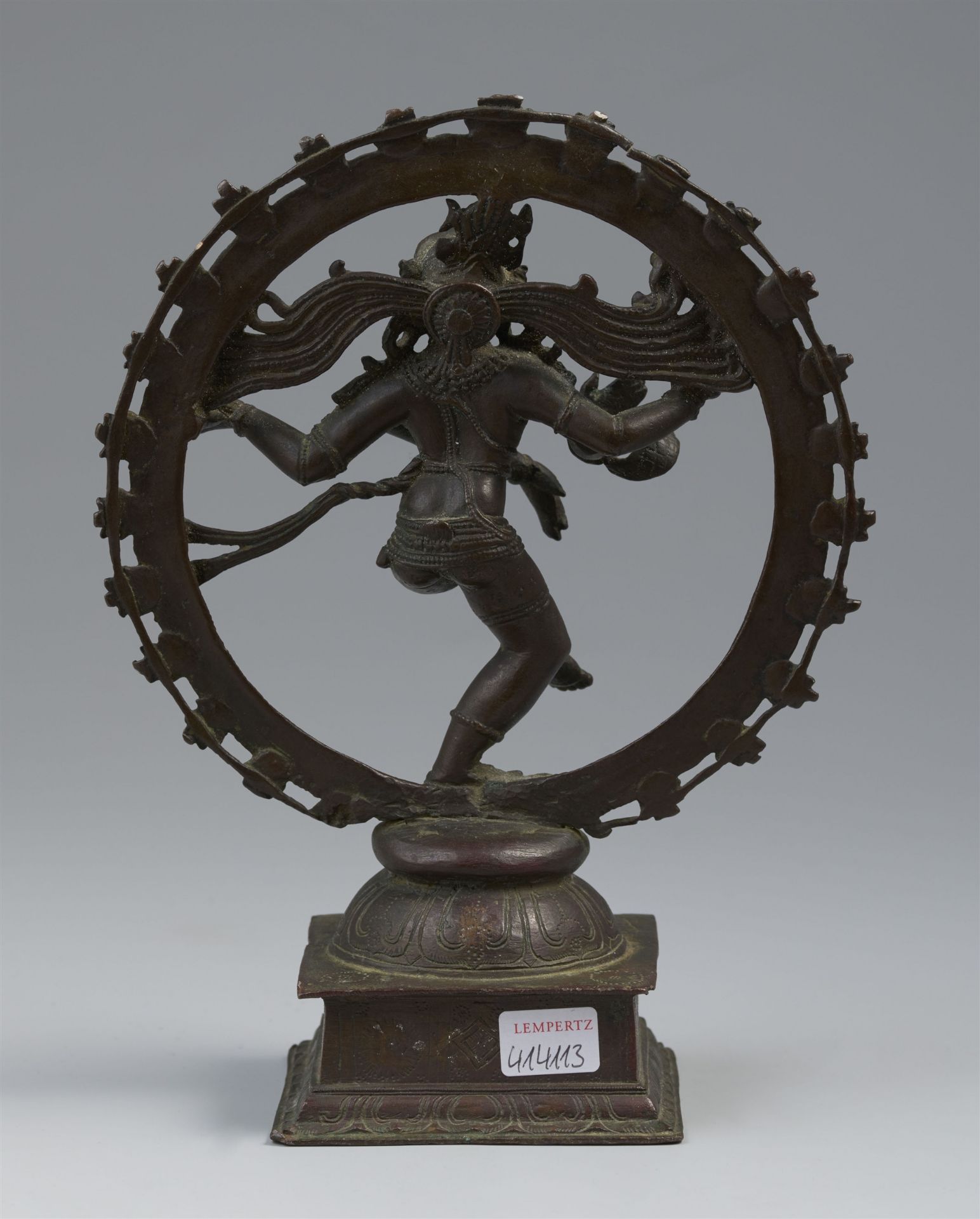 A Chola style copper alloy figure of Shiva Nataraja within a flaming aureole. Southern India. 19th c - Image 2 of 3