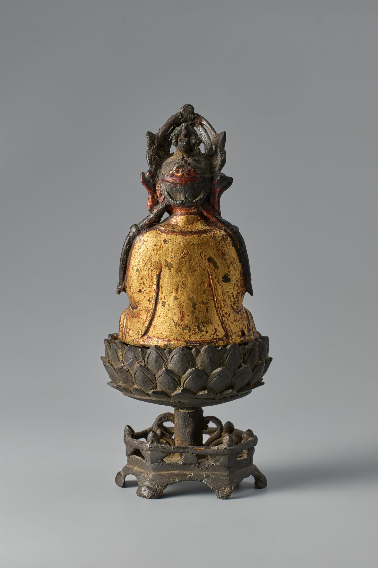 Bodhisattva. Bronze, über einer Lackfassung vergoldet. 17./18. Jh. - Bild 2 aus 2