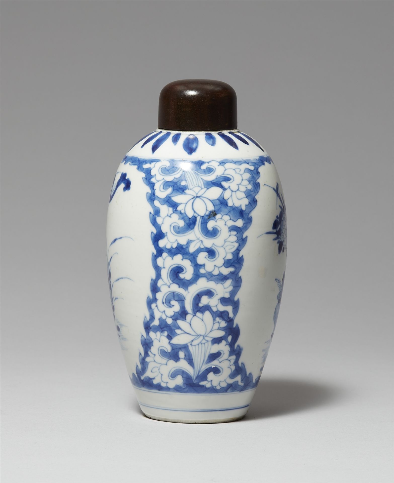 Blau-weiße Vase. Kangxi-Periode (1662–1722) - Bild 4 aus 5