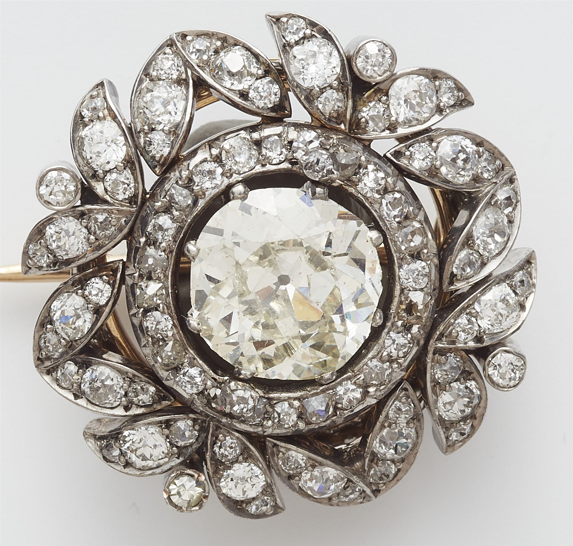 A Viennese 14k gold diamond brooch with a ca. 3.23 ct European old-cut centre stone. - Image 2 of 4