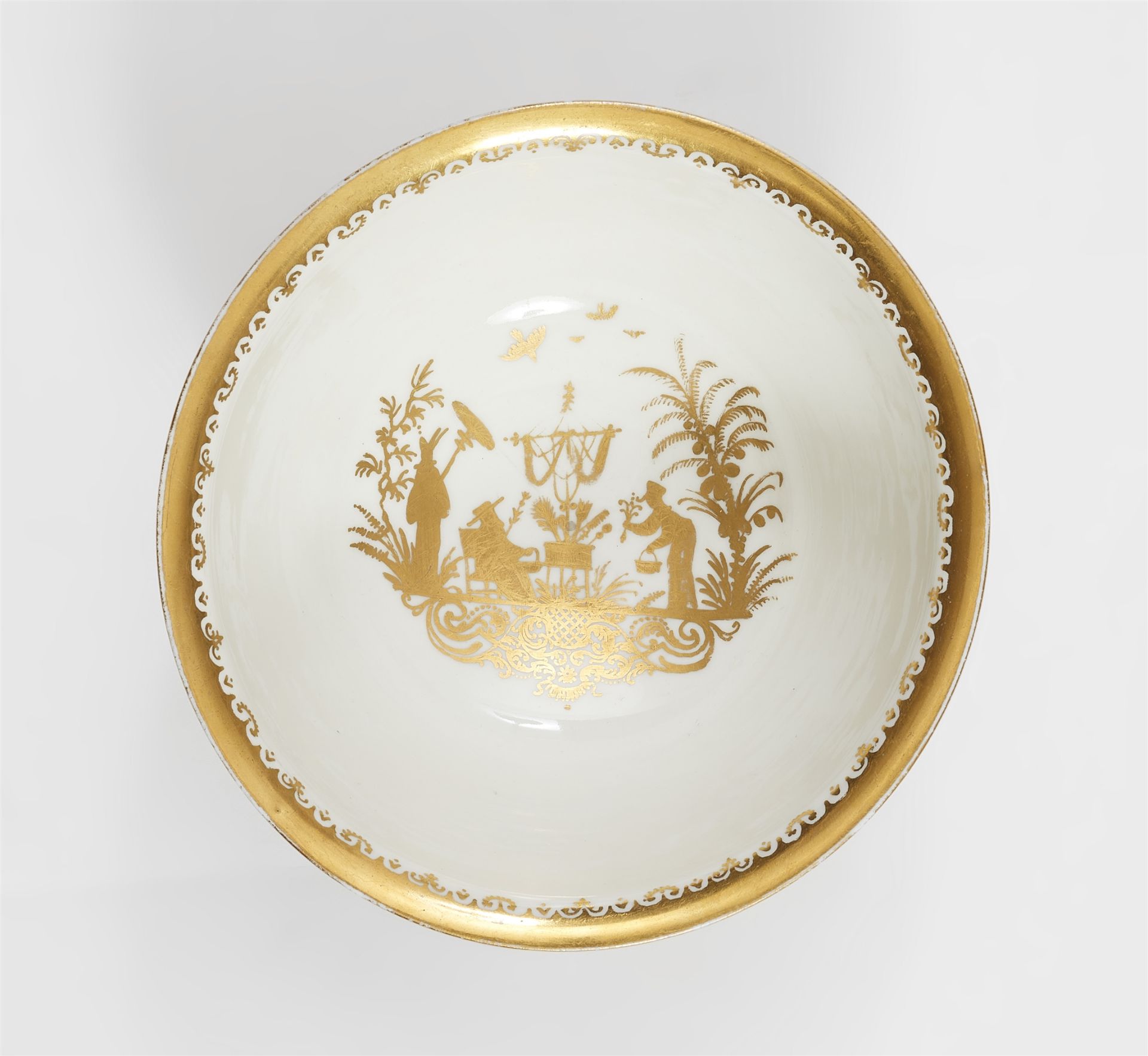 A Meissen Boettger porcelain bowl with Augsburg gildings - Image 3 of 4