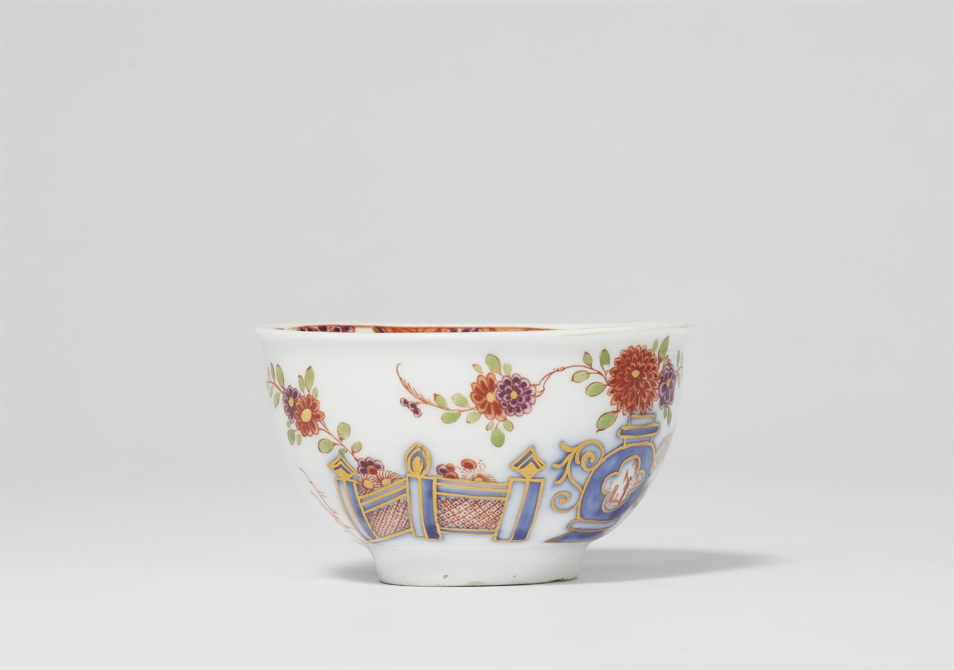 A Meissen porcelain tea bowl and saucer with Chinoiserie figures - Image 2 of 4
