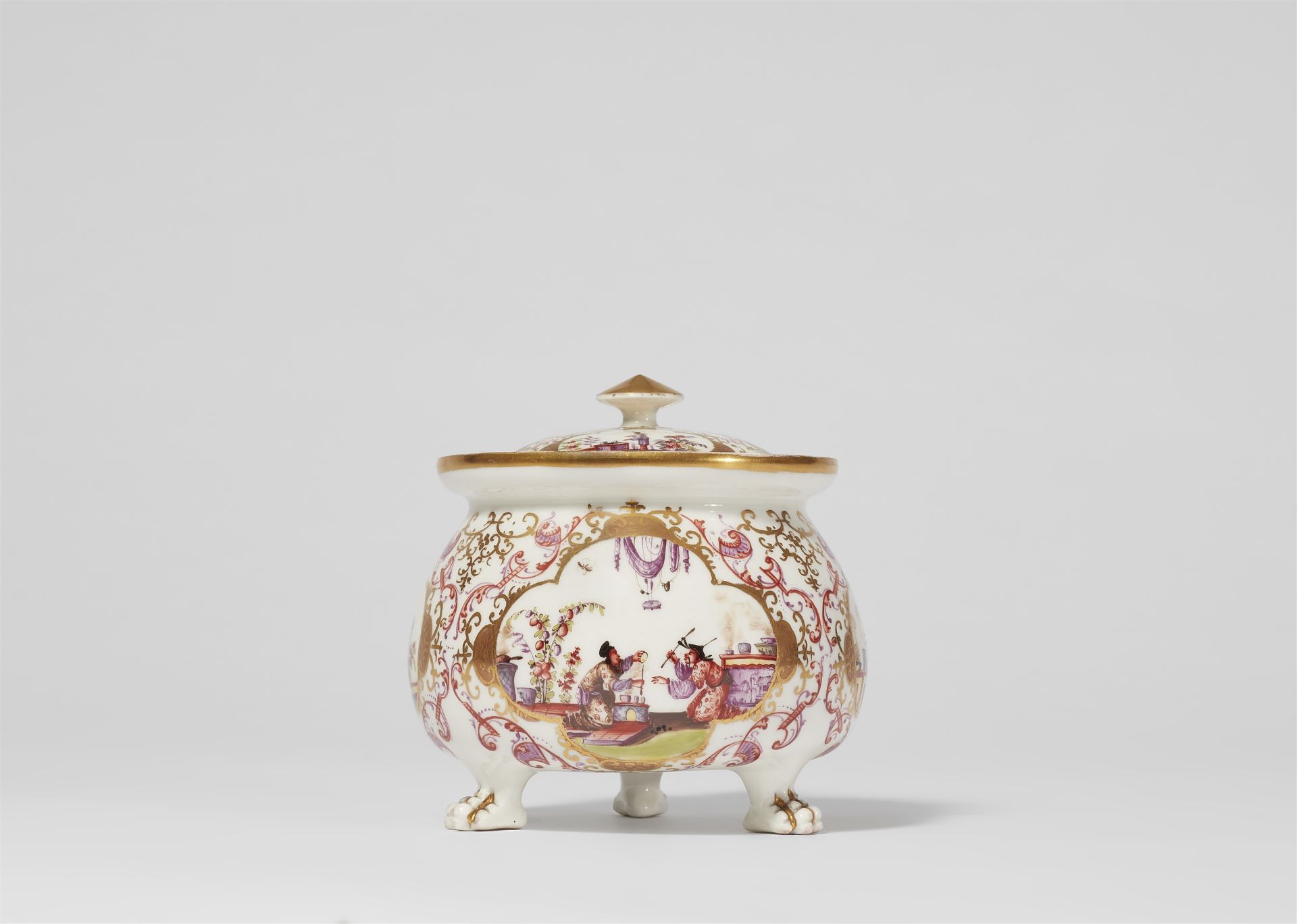 An early Meissen porcelain cream pot with Chinoiseries - Image 6 of 6