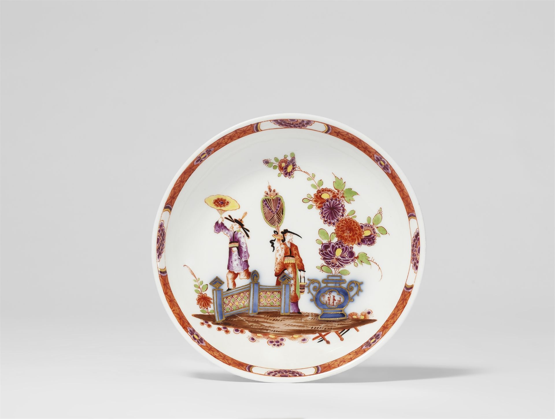 A Meissen porcelain tea bowl and saucer with Chinoiserie figures - Image 4 of 4