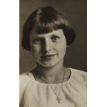 August Sander, Portrait einer Konfirmandin