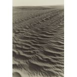 Alfred Ehrhardt, Windgestaltete Sandform auf dem weiten Rücken der Düne