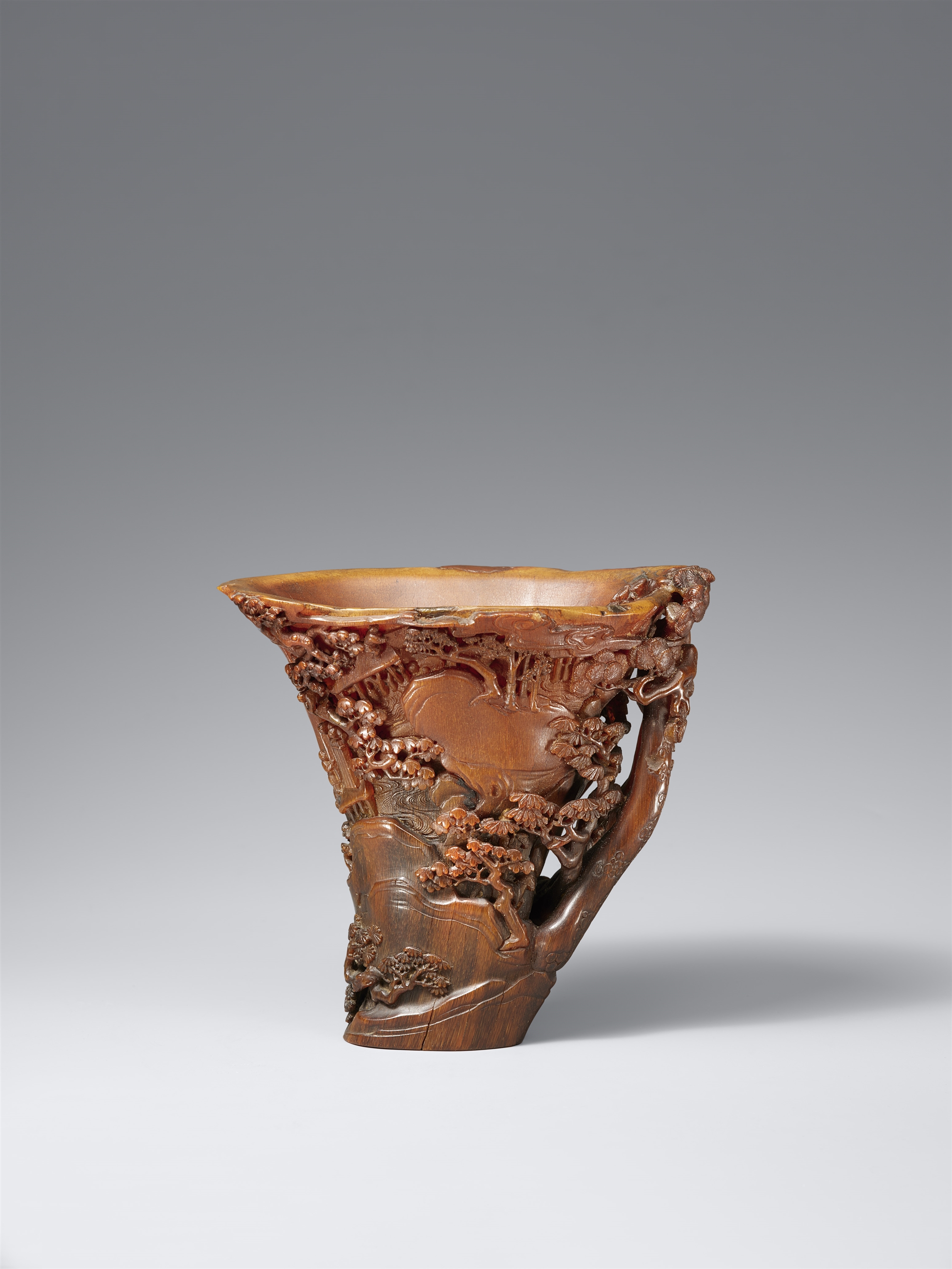 A superbly carved rhinoceros horn libation cup. 17th century - Image 5 of 6