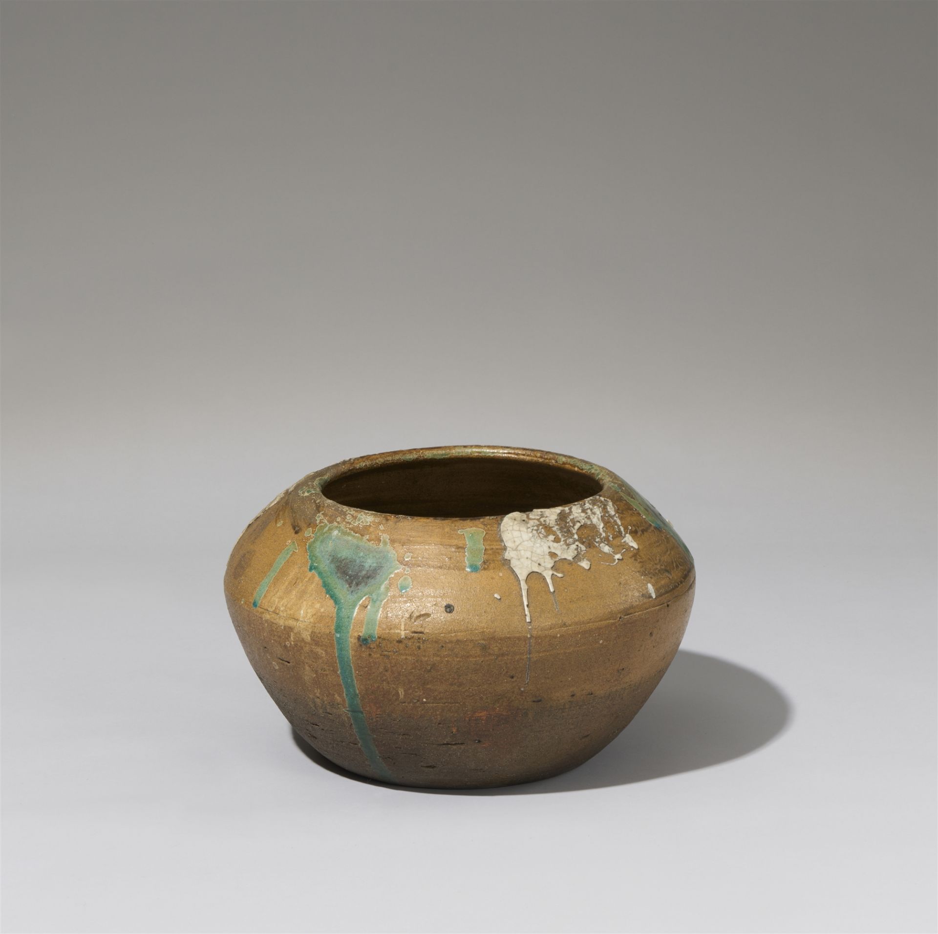 A very large tsubo. Possibly Iga. Early Edo period - Image 3 of 4