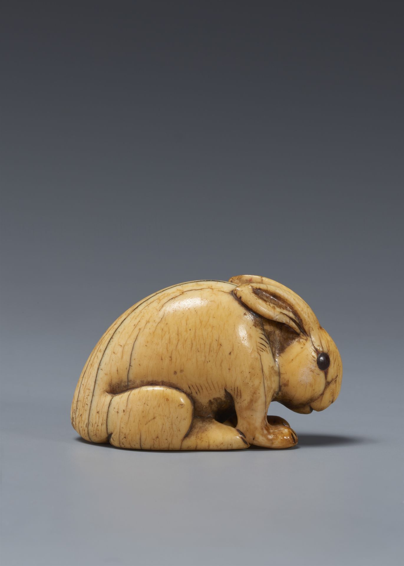 A large ivory netsuke of a rabbit. 18th century - Image 5 of 5