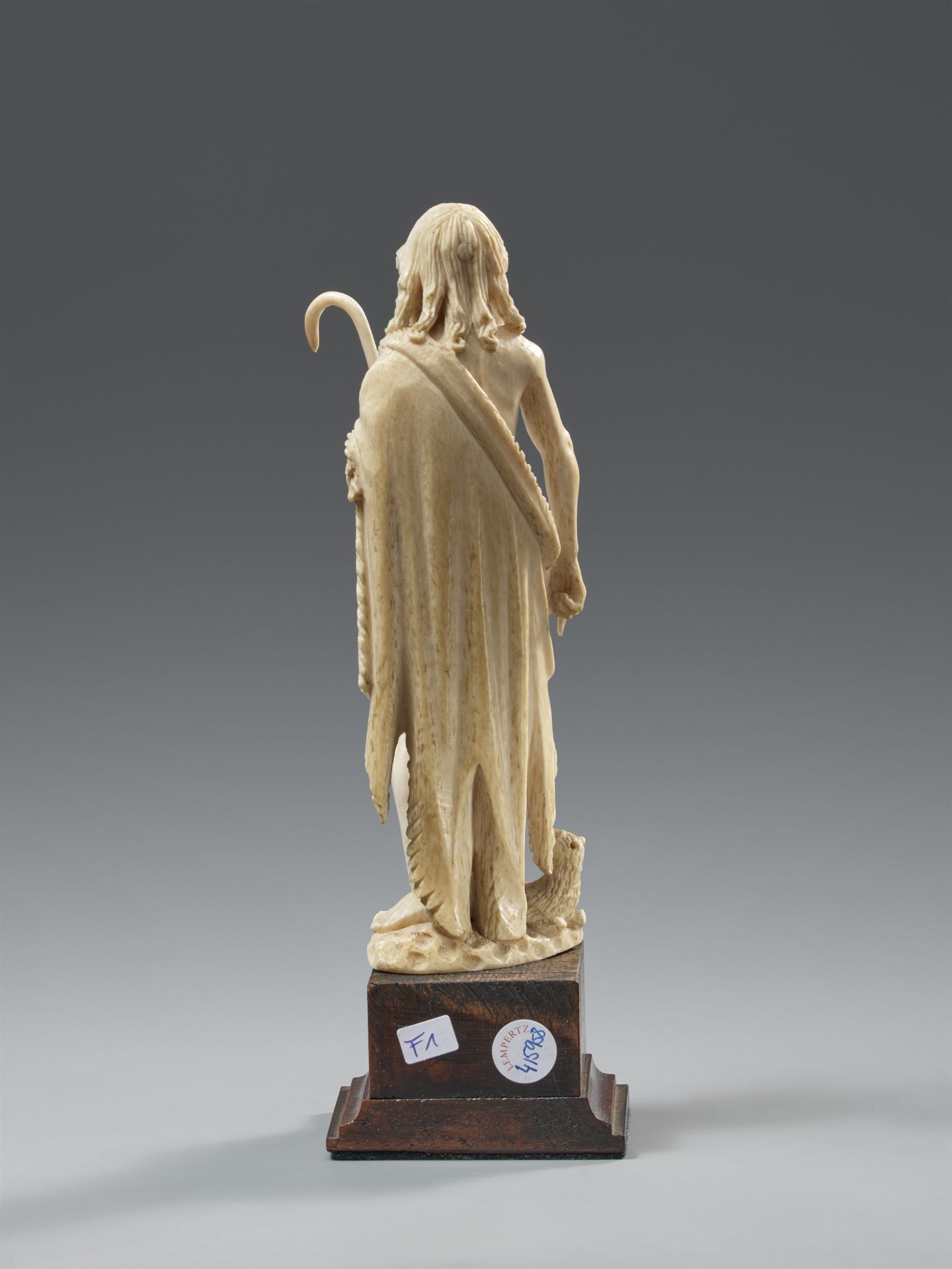 An Indo-Portuguese ivory figure of Christ as the Good Shepherd. India, Goa. 18th/19th century - Image 2 of 2