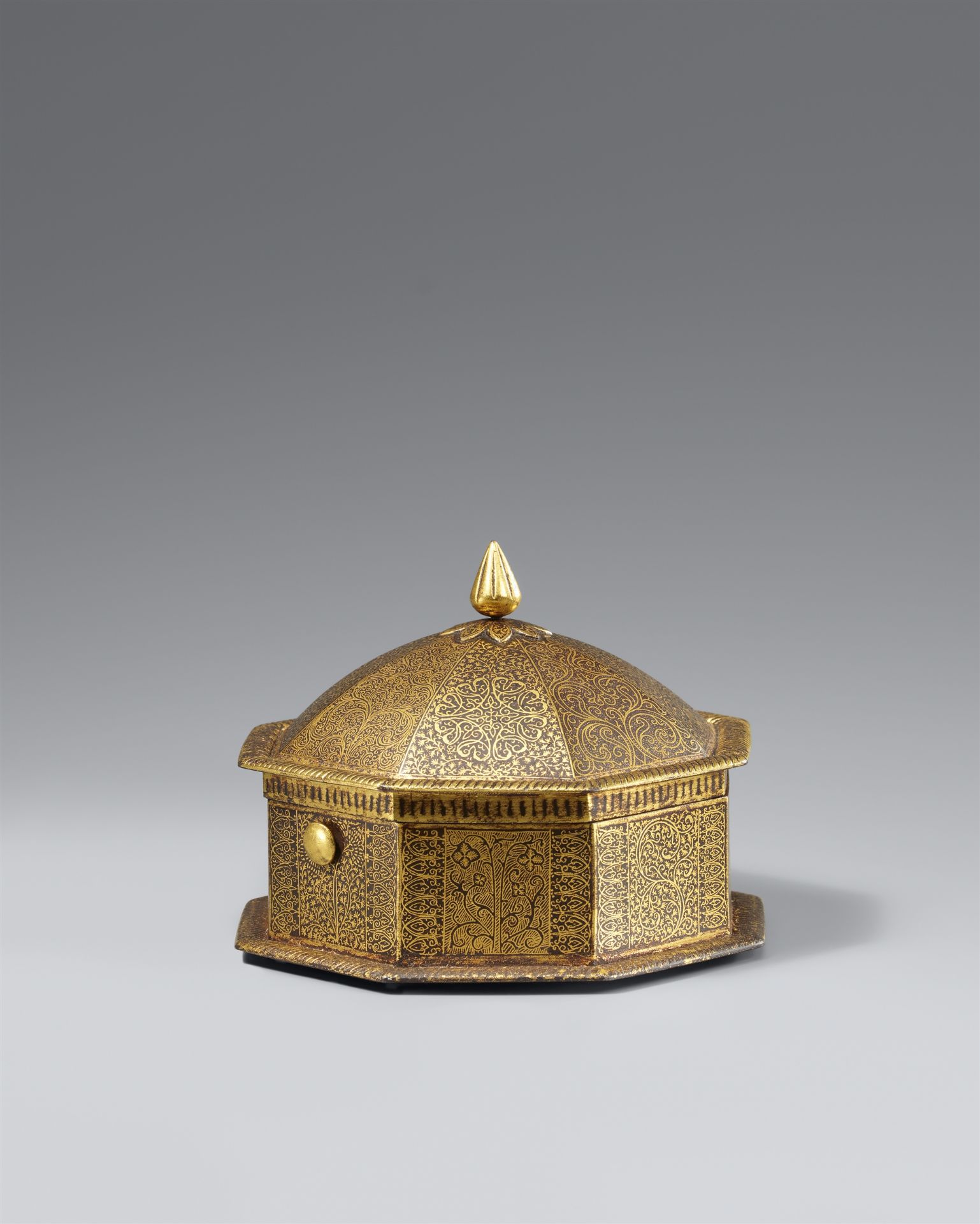 A Mughal koftgari octagonal gold-inlaid steel casket. 18/19th century