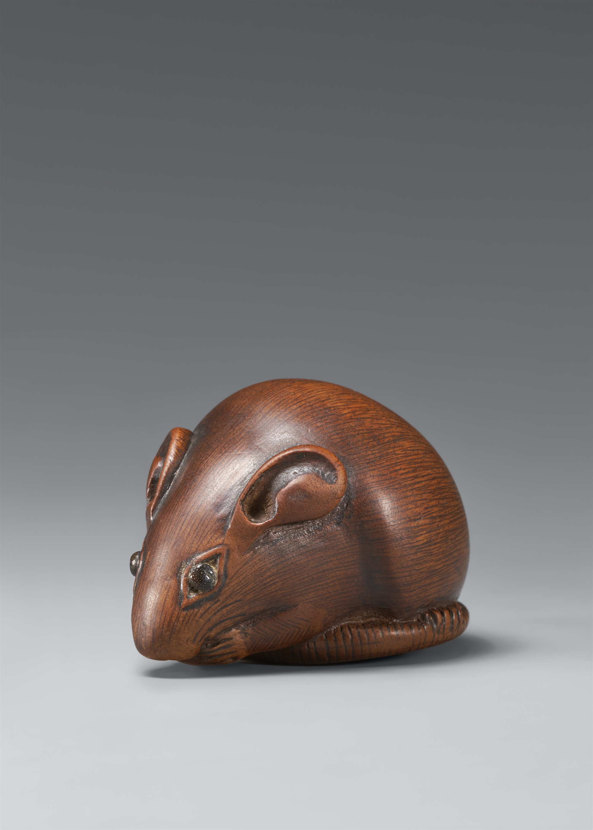 A boxwood netsuke of a seated rat. 19th century