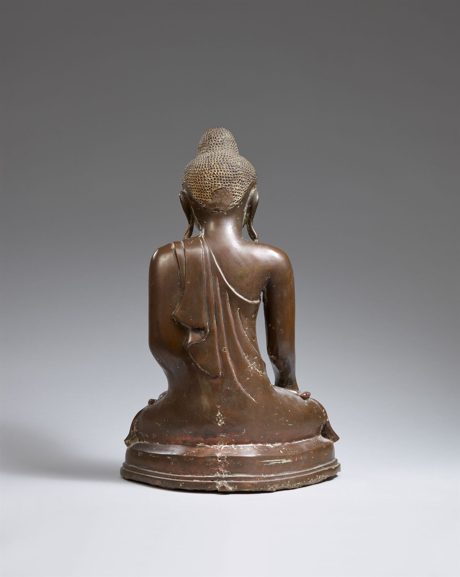 A Mandalay bronze figure of Buddha Shakyamuni. 19th/early 20th century - Image 2 of 2