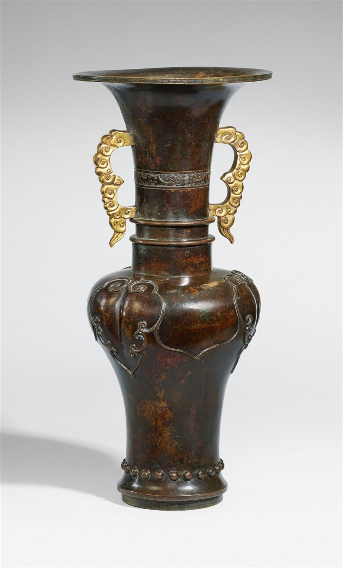 Große yanyan-Vase. Bronze. 16./17. Jh.