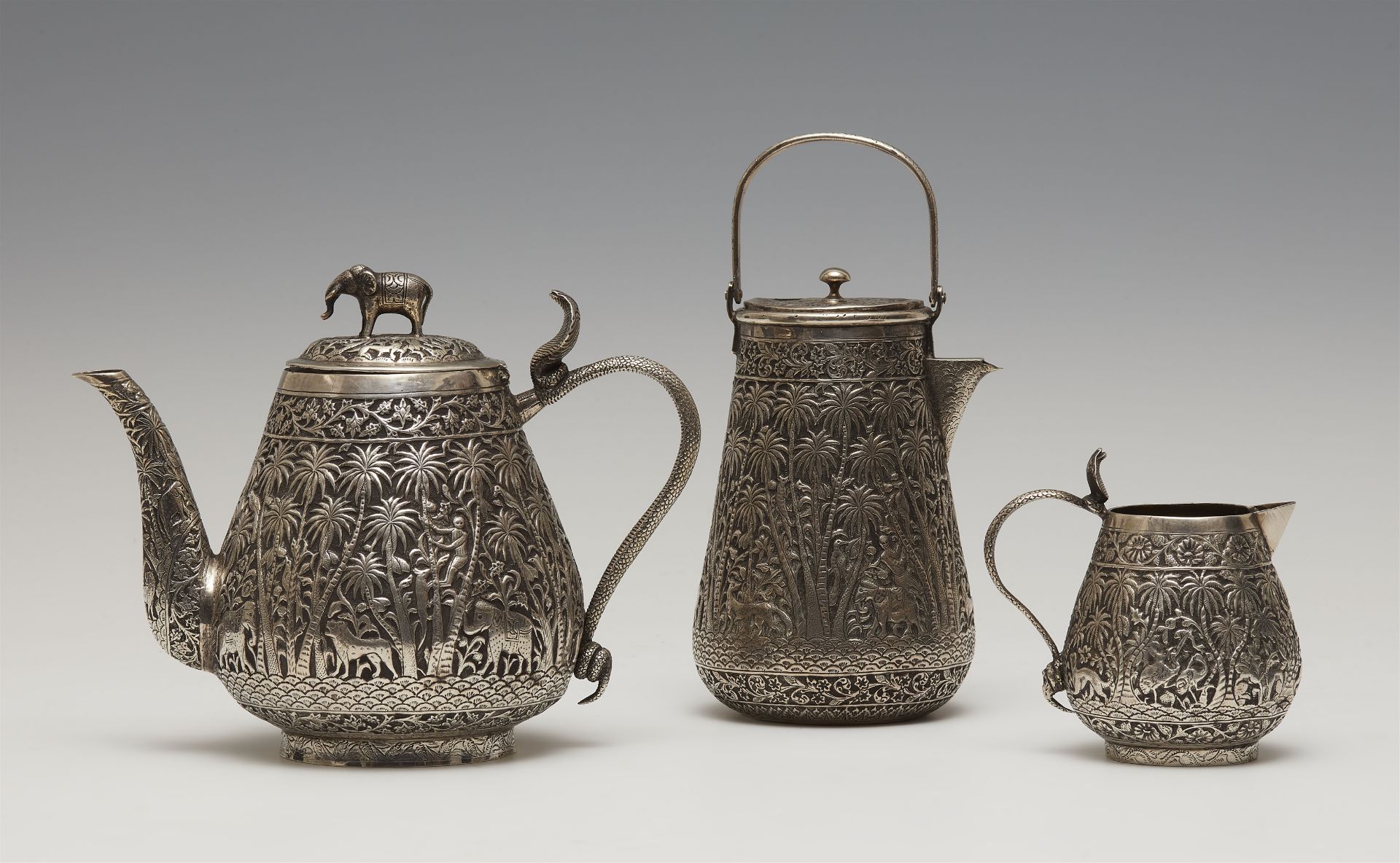 A Lucknow jungle pattern silver tea and coffee set. Northern India. Late 19th century - Image 2 of 2