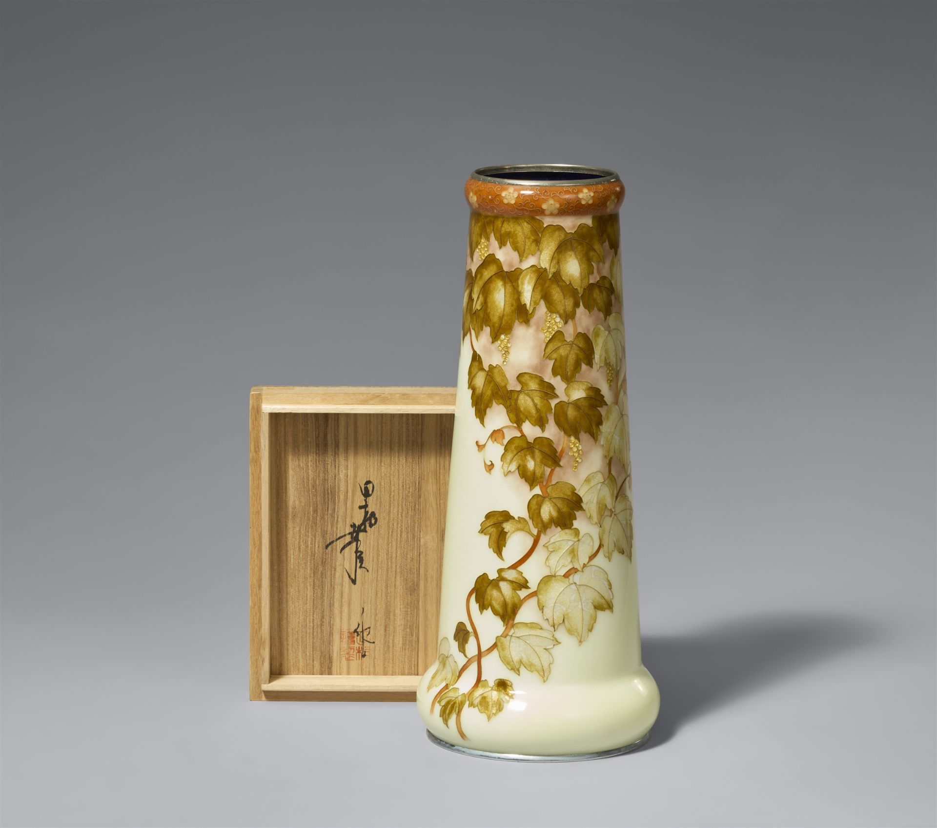 A large cloisonné enamel vase by Tamura Yukio (born 1933). Ca. 1980