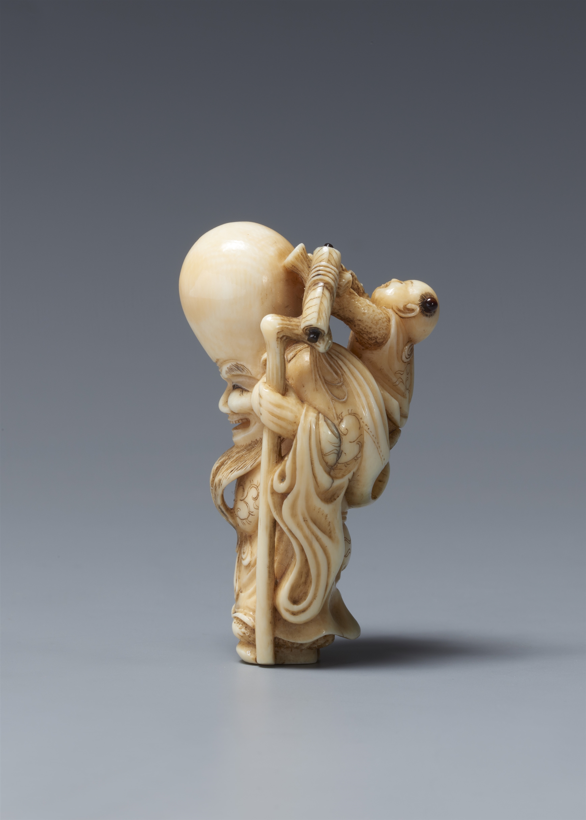 An amusing ivory netsuke of Fukurokuju and karako 19th century - Image 5 of 6
