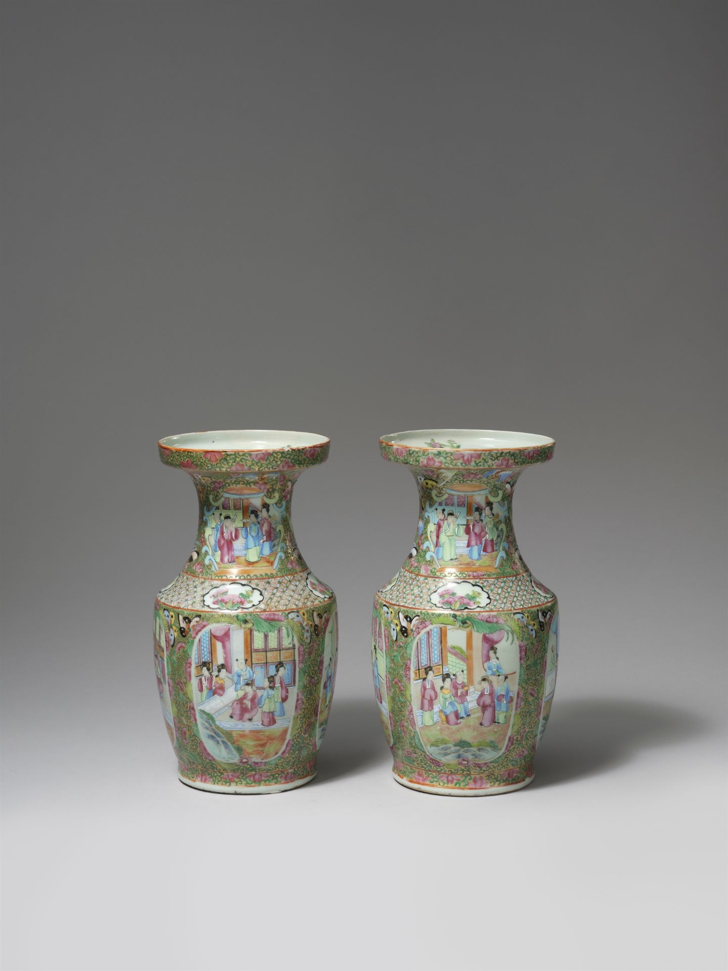 A pair of Canton famille rose vases. Qing dynasty, 19th century - Image 3 of 4