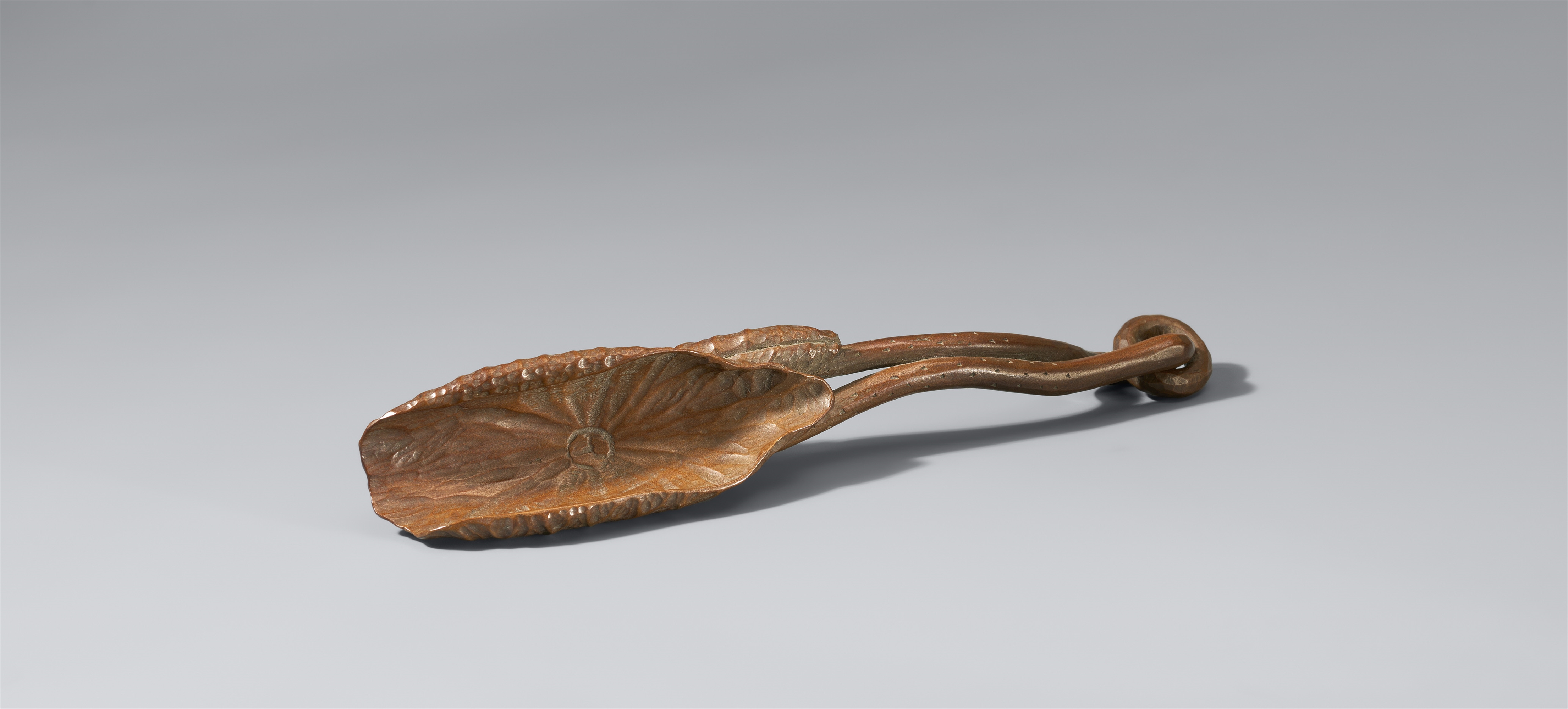 A wooden scoop for tea leaves (chagô). 20th century