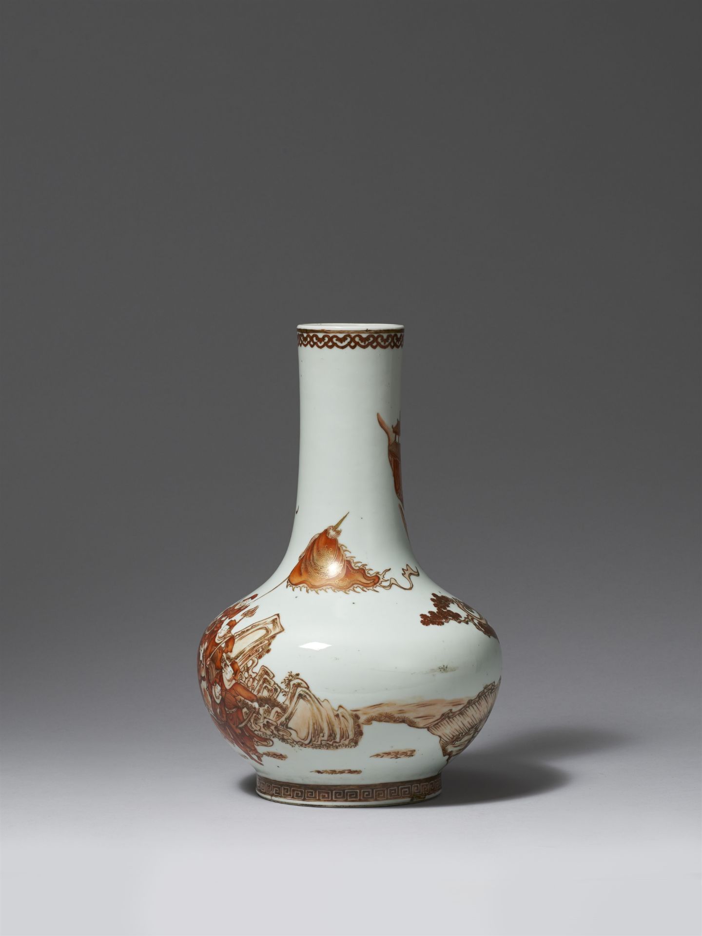 An iron-red and gilt decorated bottle vase. Republic period (1912–1949) - Image 3 of 4