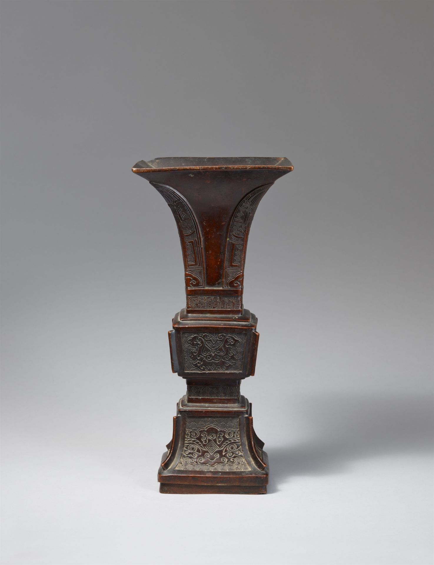 A copper alloy bronze altar vase. Qing dynasty, 19th century - Image 2 of 2