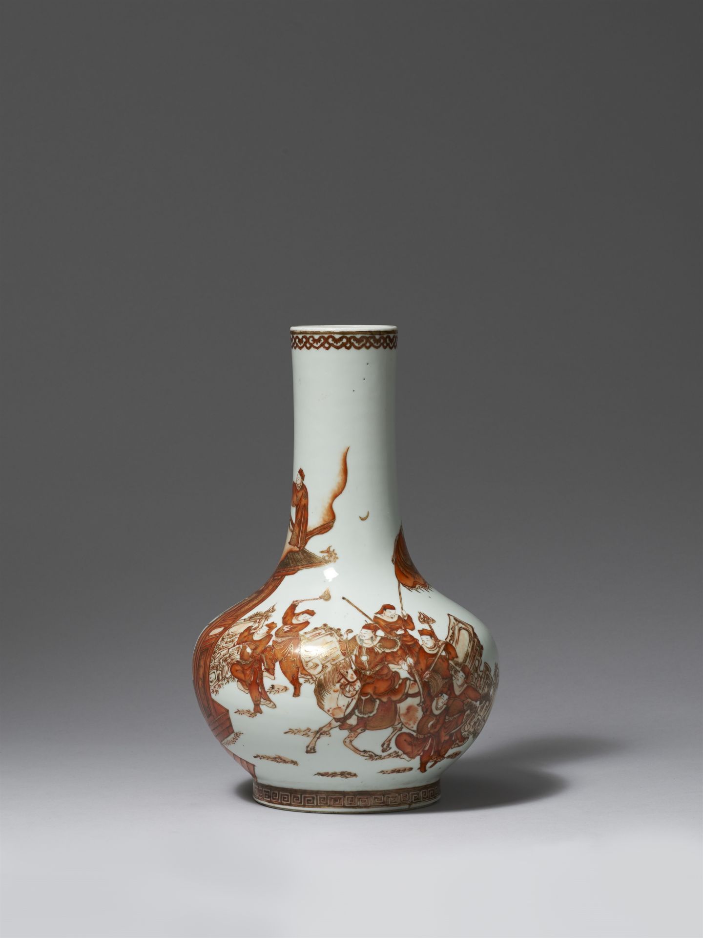 An iron-red and gilt decorated bottle vase. Republic period (1912–1949) - Image 4 of 4