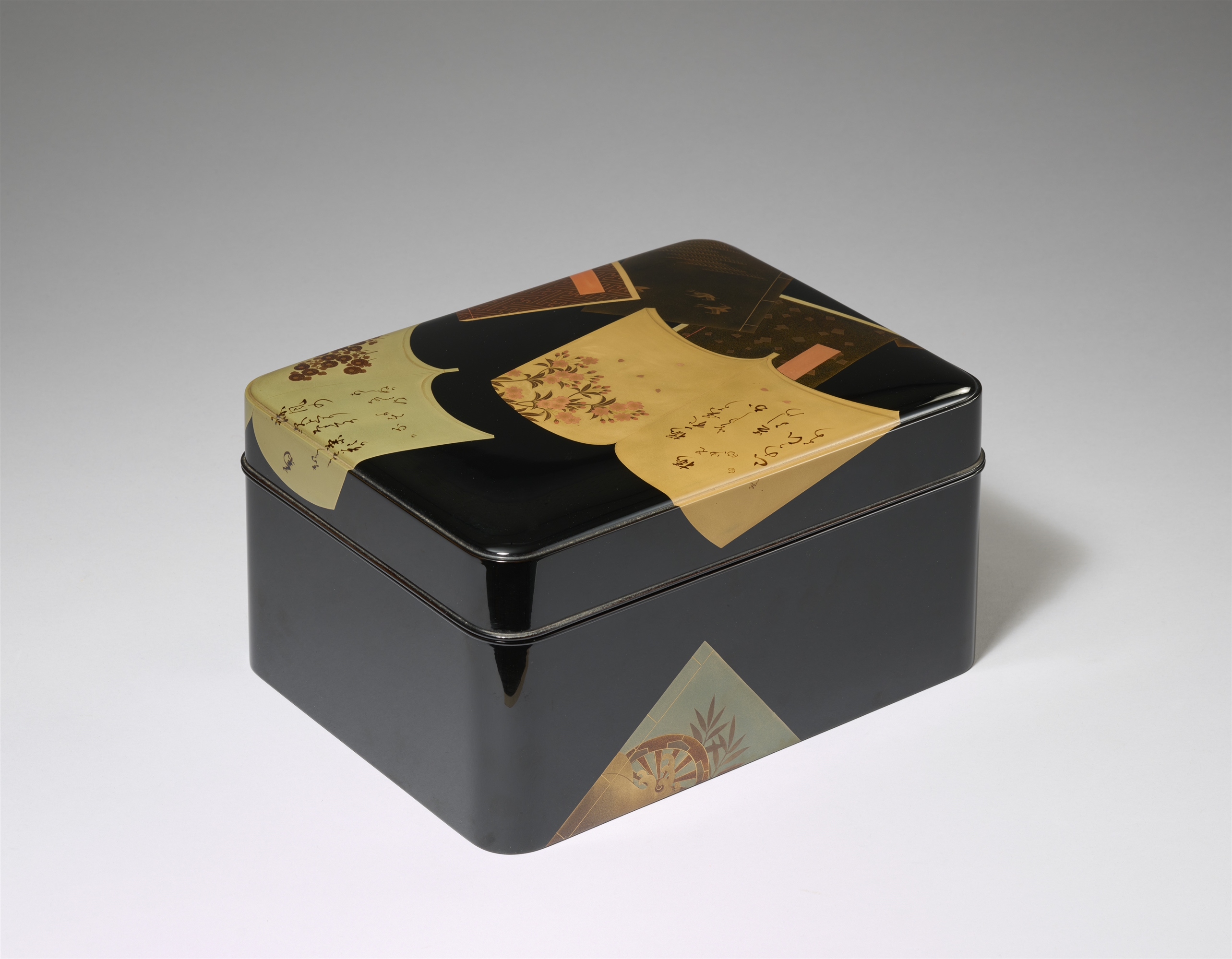 A large lacquer box for personal accessories (tebako). 20th century - Image 2 of 2