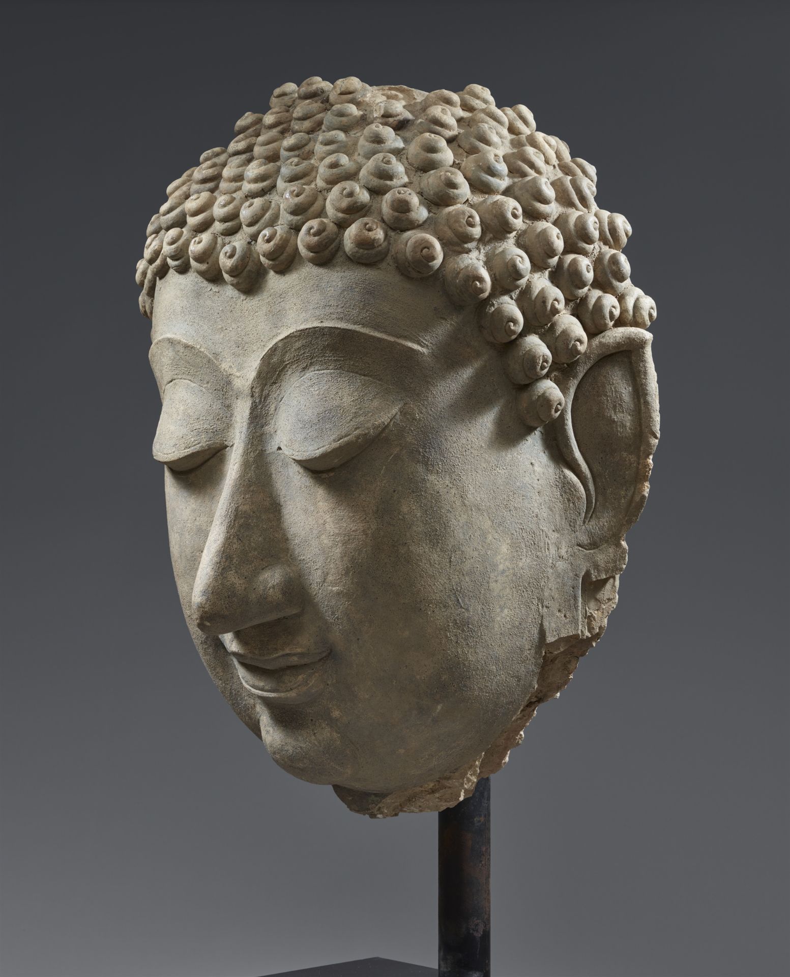 A monumental Sukhothai stucco head of a Buddha, Thailand. 14th/15th century - Image 3 of 3