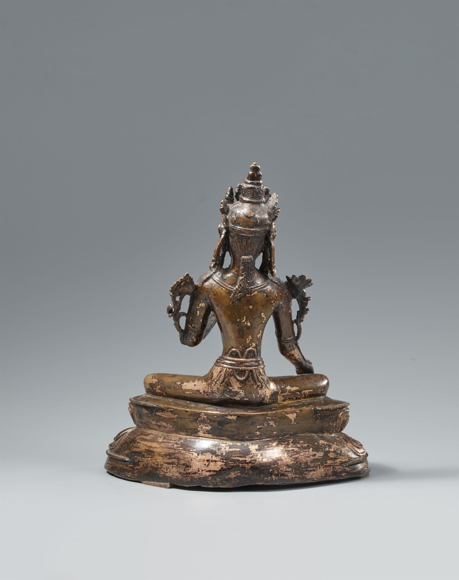 Shyamatara (Grüne Tara). Bronze mit Resten von Vergoldung. Tibet, 14. Jh. oder später - Bild 2 aus 2