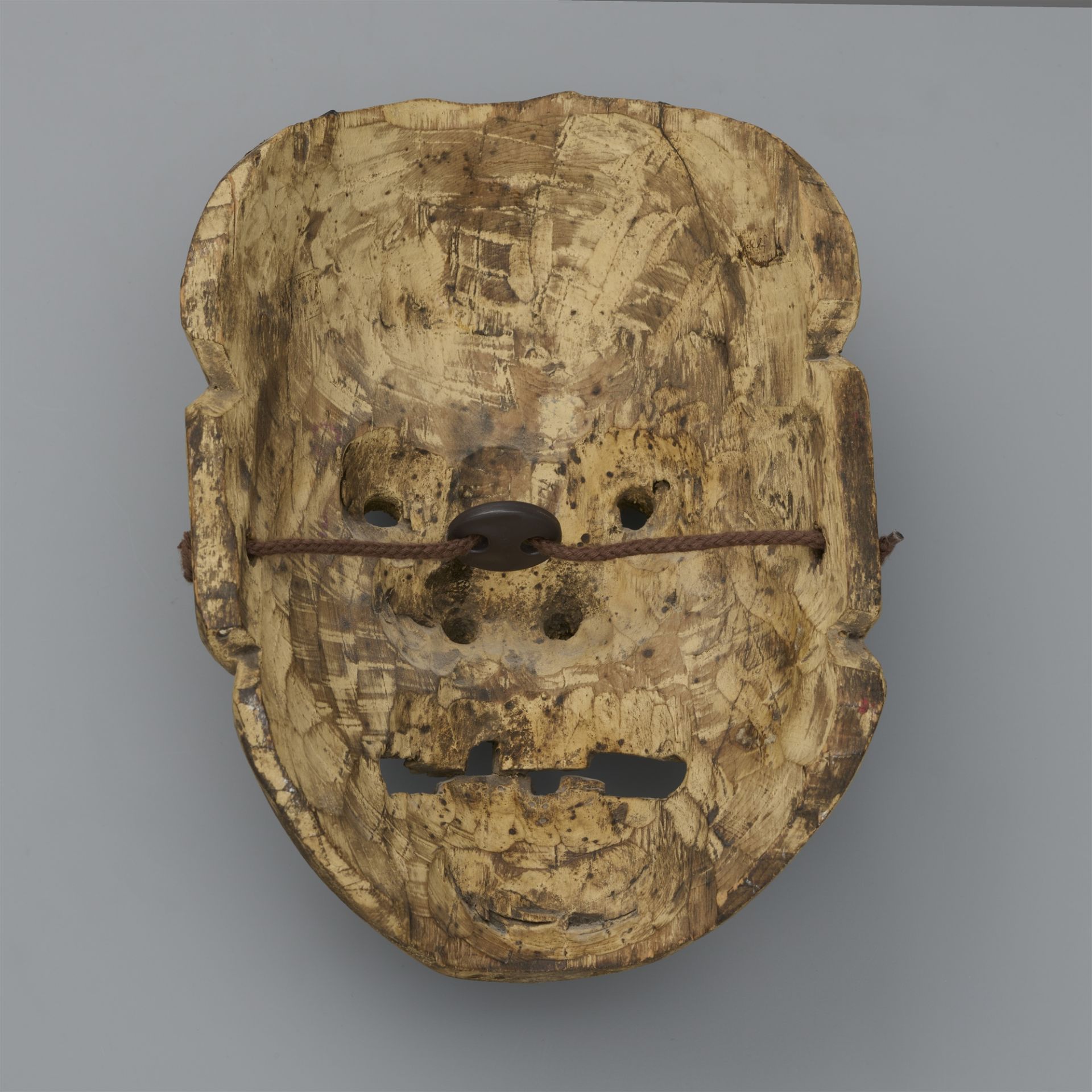A kiri wood mask of an old man. Edo period - Image 2 of 2