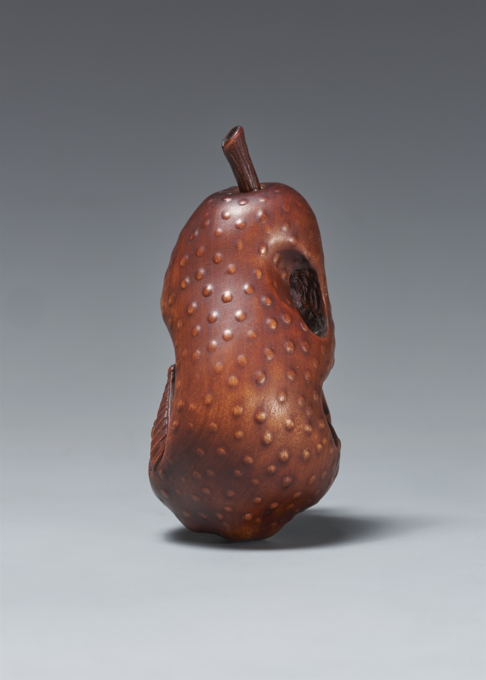 A wood netsuke of a wasp in rotting pear. In the style of Sangetsu. Nagoya. Second half 19th century - Image 5 of 5