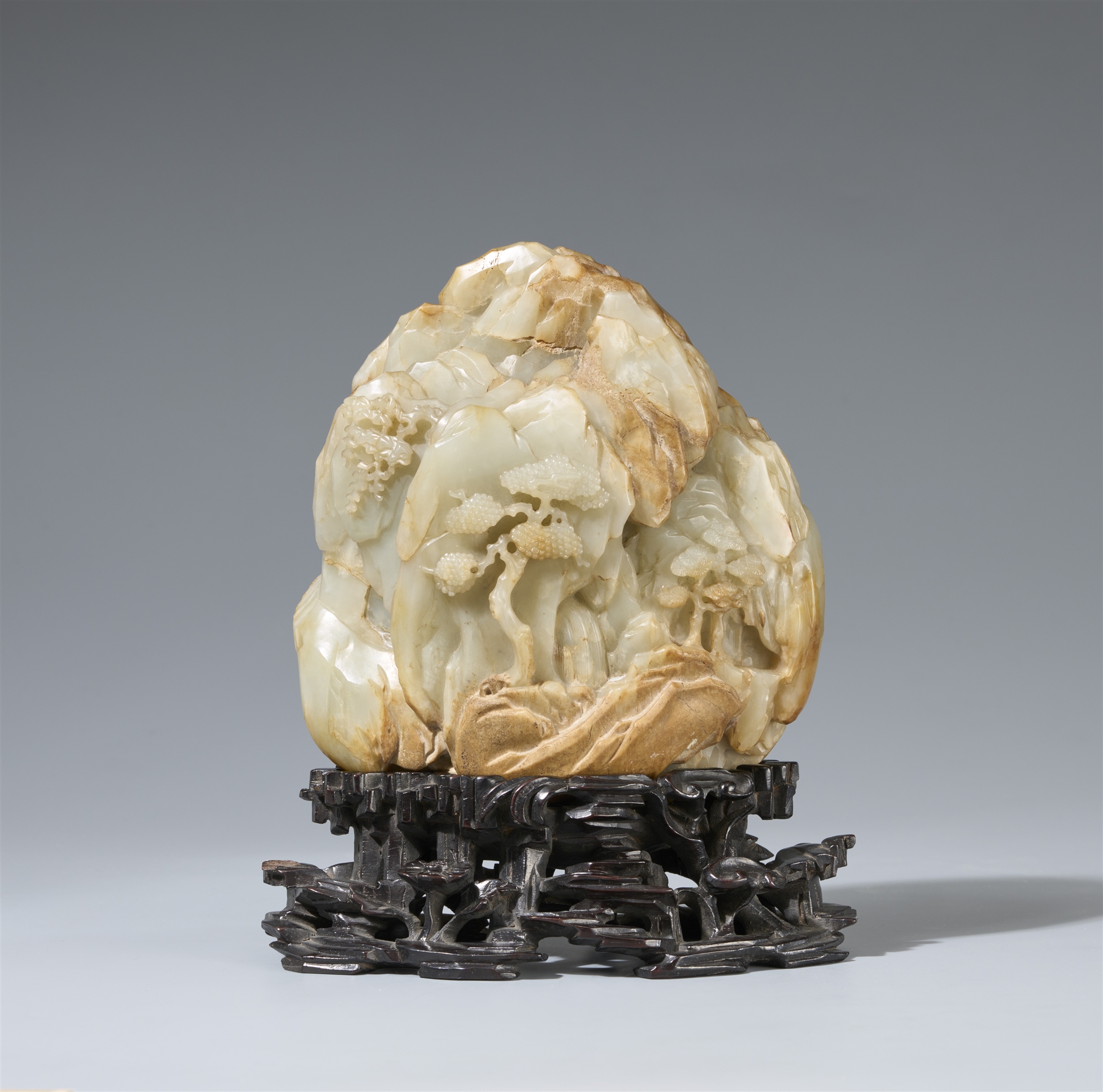 A Qing-dynasty jade carving of Shoulao with his stag. 19th century - Image 3 of 3