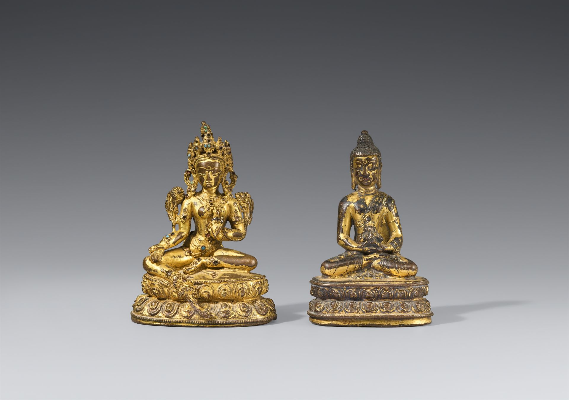 Figur des Buddha Shakyamuni und Figur der Shyamatara. Vergoldete Bronze. Tibet, 17. Jh. und 19. Jh.