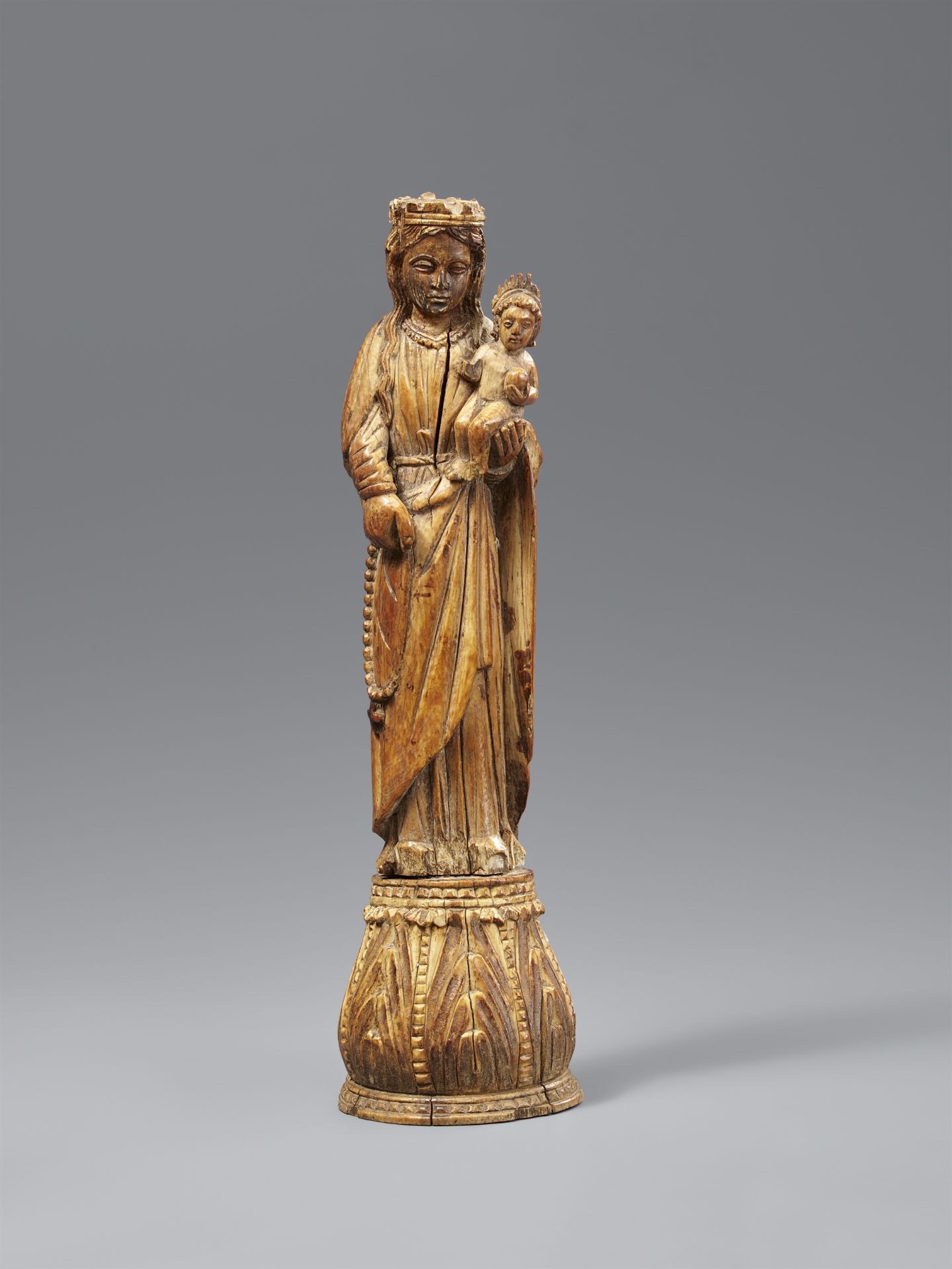 An Indo-Portuguese ivory figure of the Virgin Mary with a rosary. India, Goa. 17th/18th century