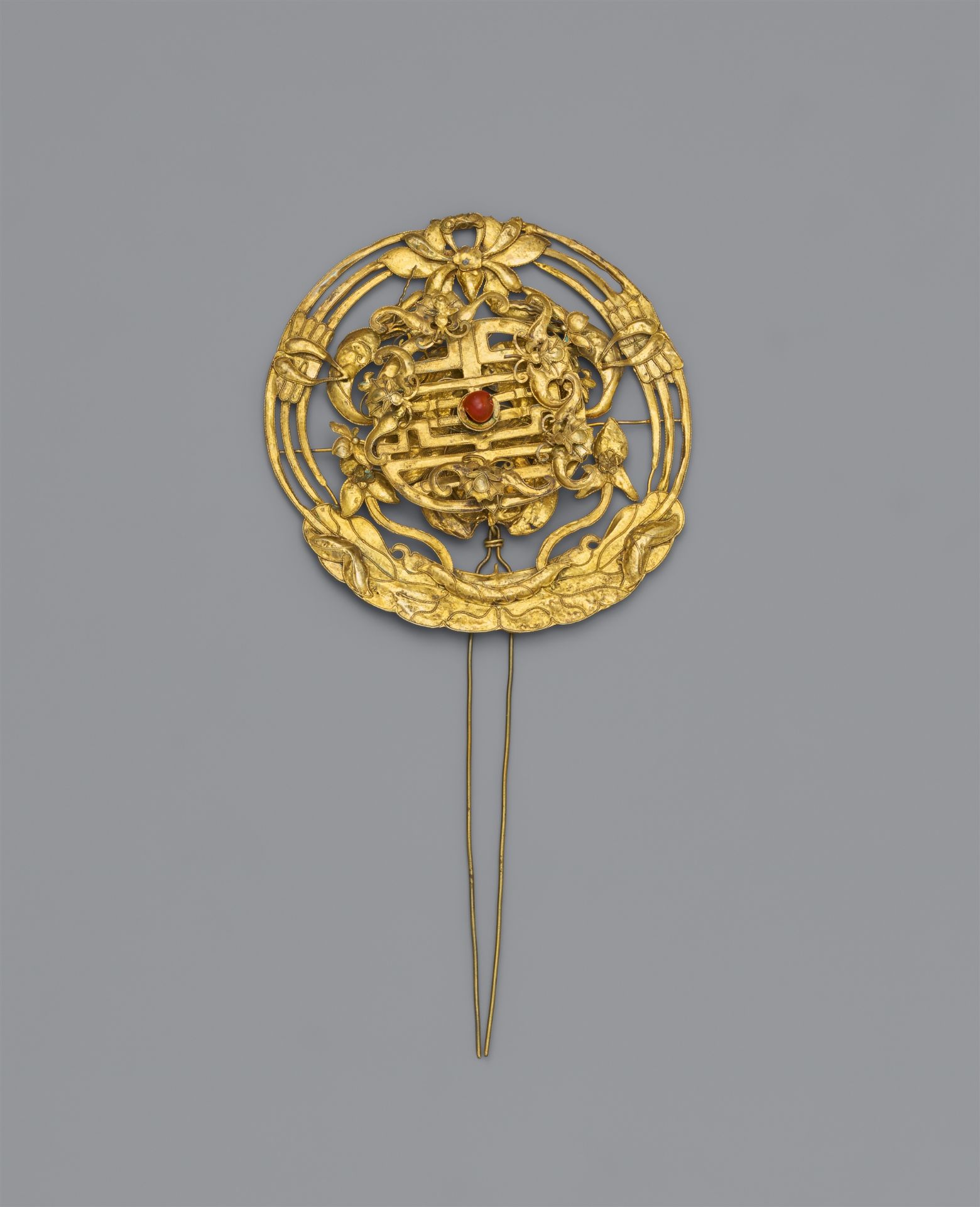 A large gilt silver hair pin. Qing dynasty