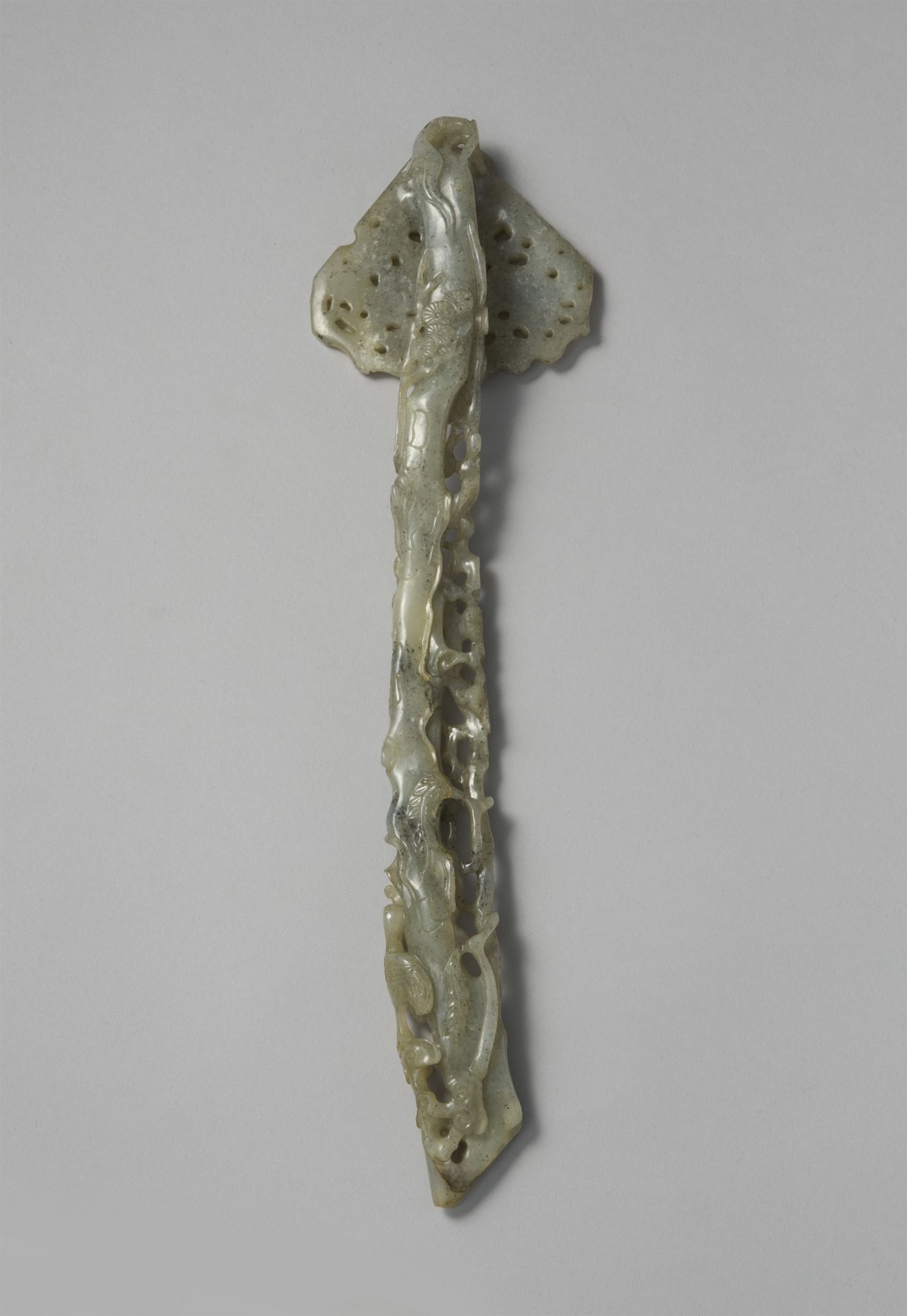 A gray jade ruyi-sceptre. Around 1900 - Image 2 of 2