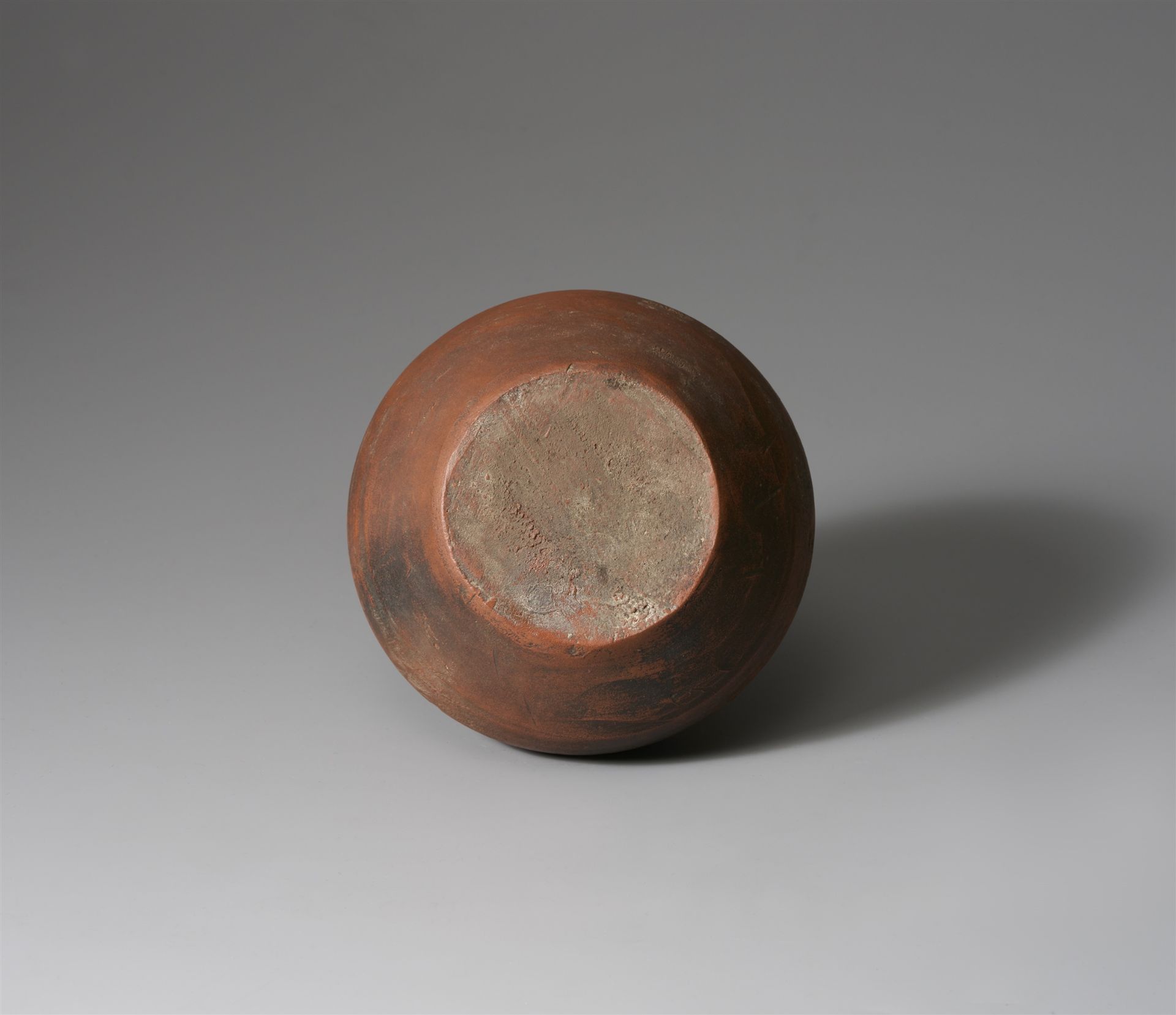 A vase-shaped Bizen abura-tsubo. Edo period