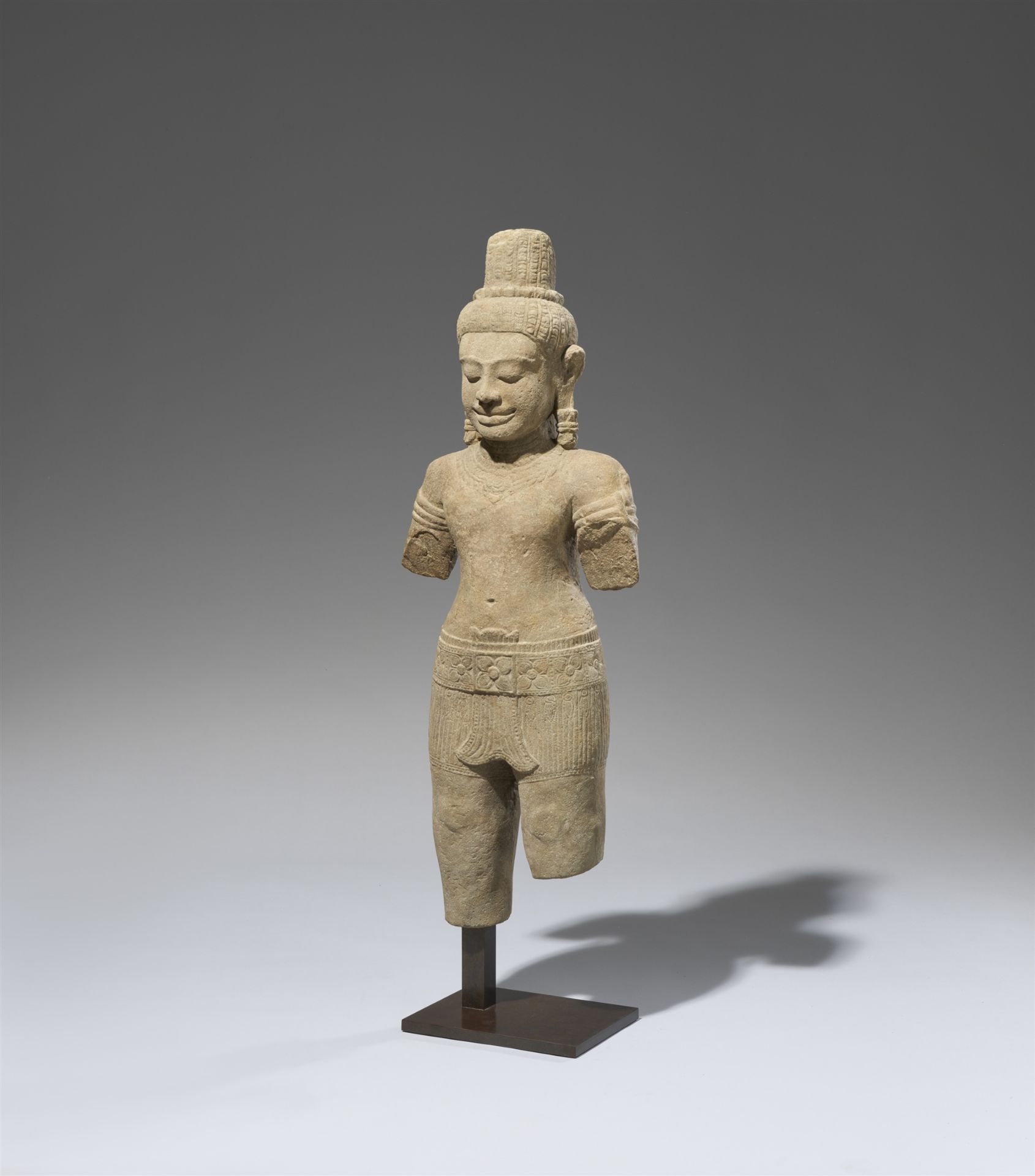 A Bayon sandstone figure of a male deity, possibly Shiva. Cambodia. Late 12th/13th century - Image 3 of 3