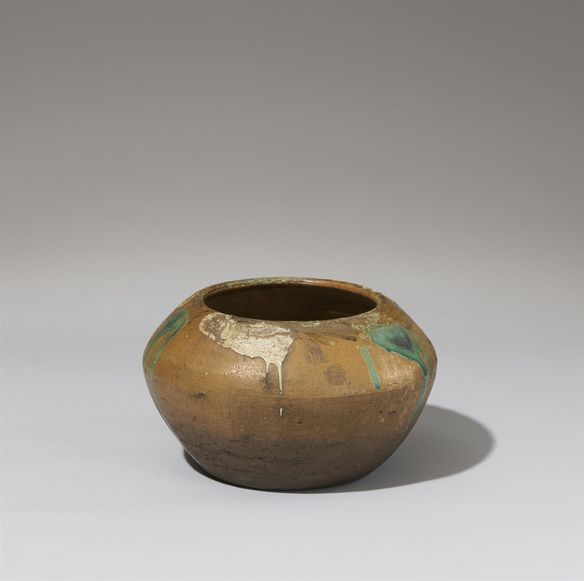 A very large tsubo. Possibly Iga. Early Edo period - Image 4 of 4