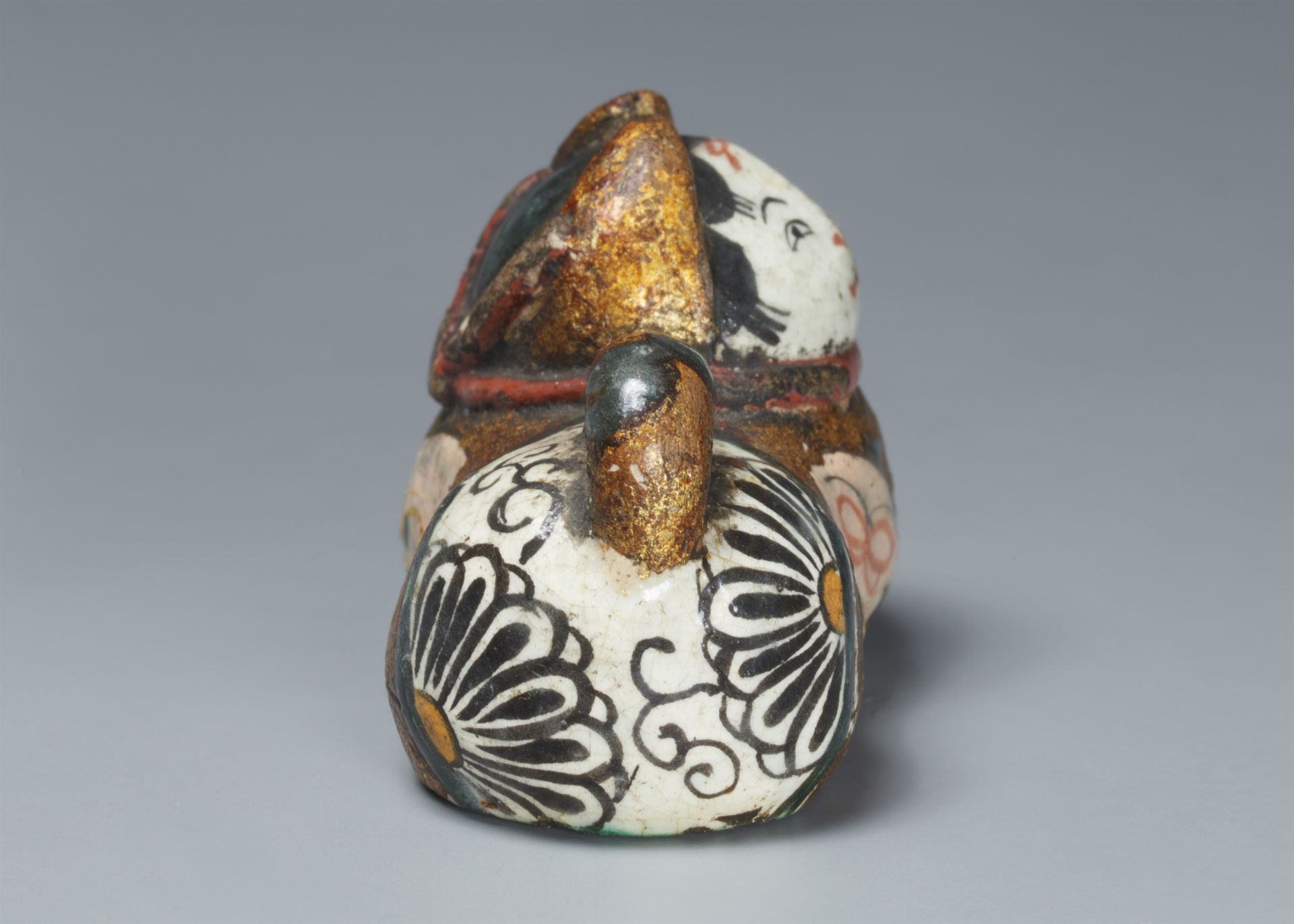 Modell eines inubako. Steinzeug, glasiert und lackiert. In der Art des Ritsuô. 18. Jh. - Bild 4 aus 6