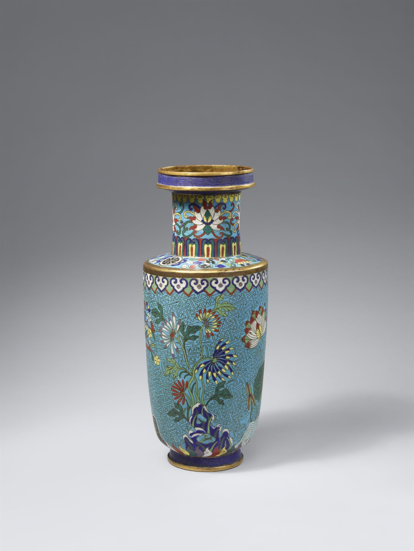 A large cloisonné enamel rouleau vase. Early 19th century