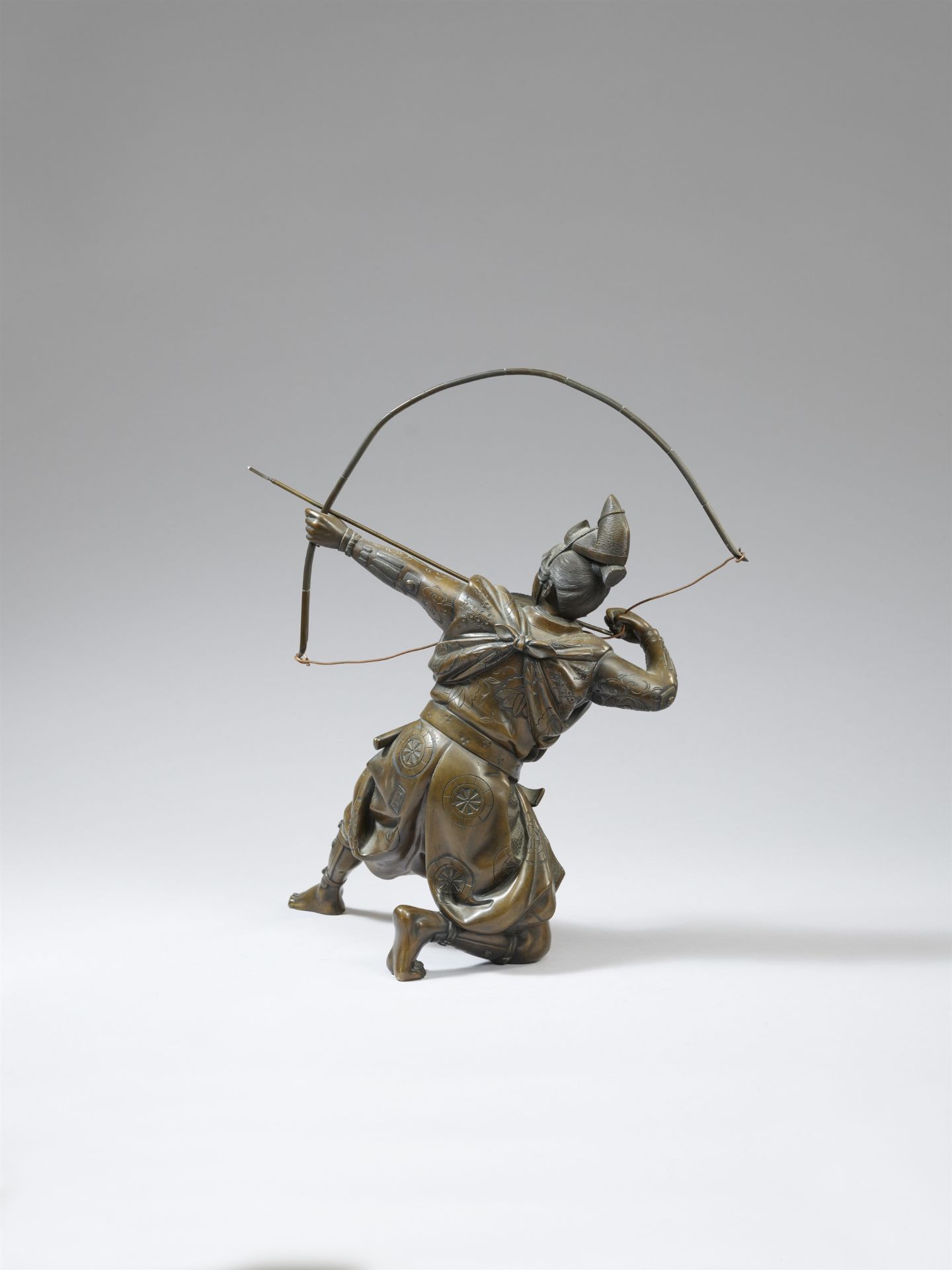 A copper alloy figure of an archer by Yoshimitsu. Around 1900 - Image 2 of 2